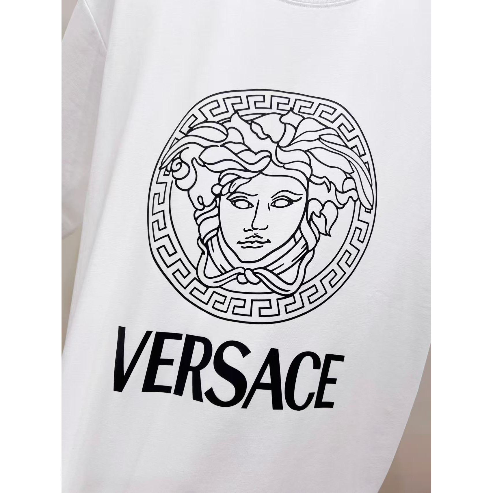 <p>Versace&nbsp;美杜莎logo字母印花经典短袖t恤(白)&nbsp;</p>