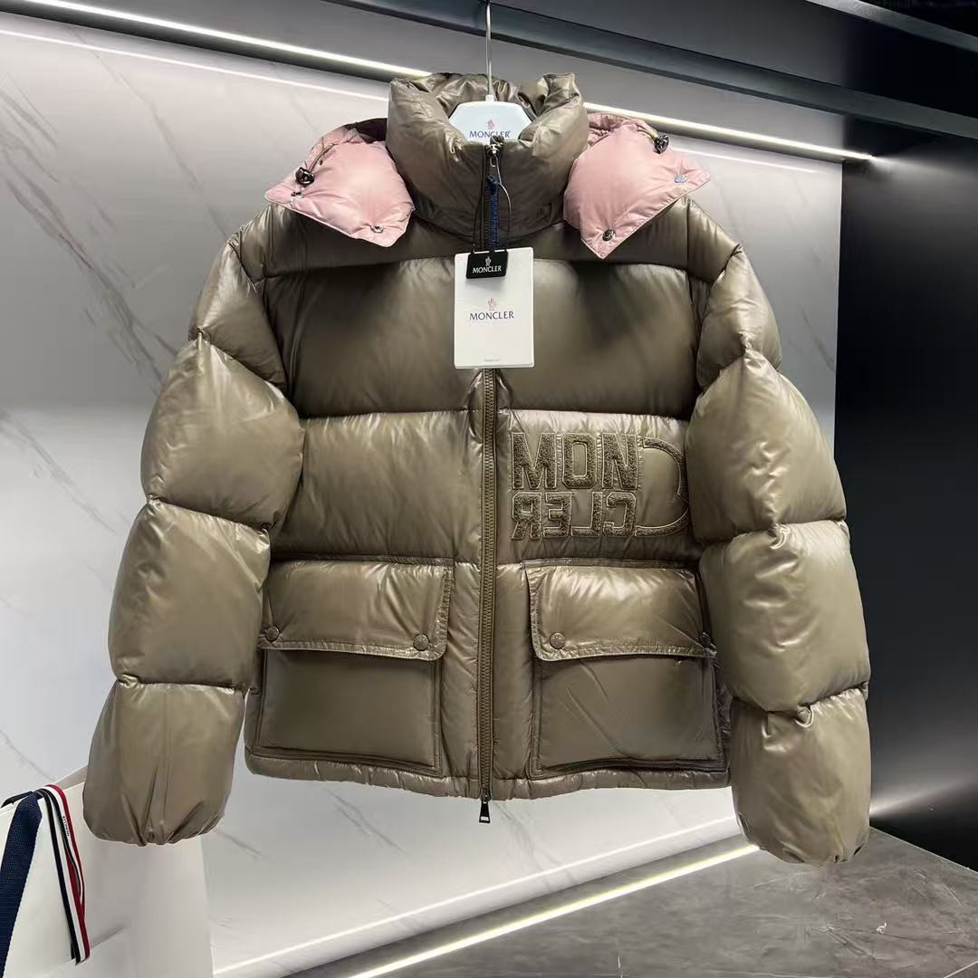 <p>MONCLER Abbaye面包服漆面尼龙女士羽绒服(卡其)</p>