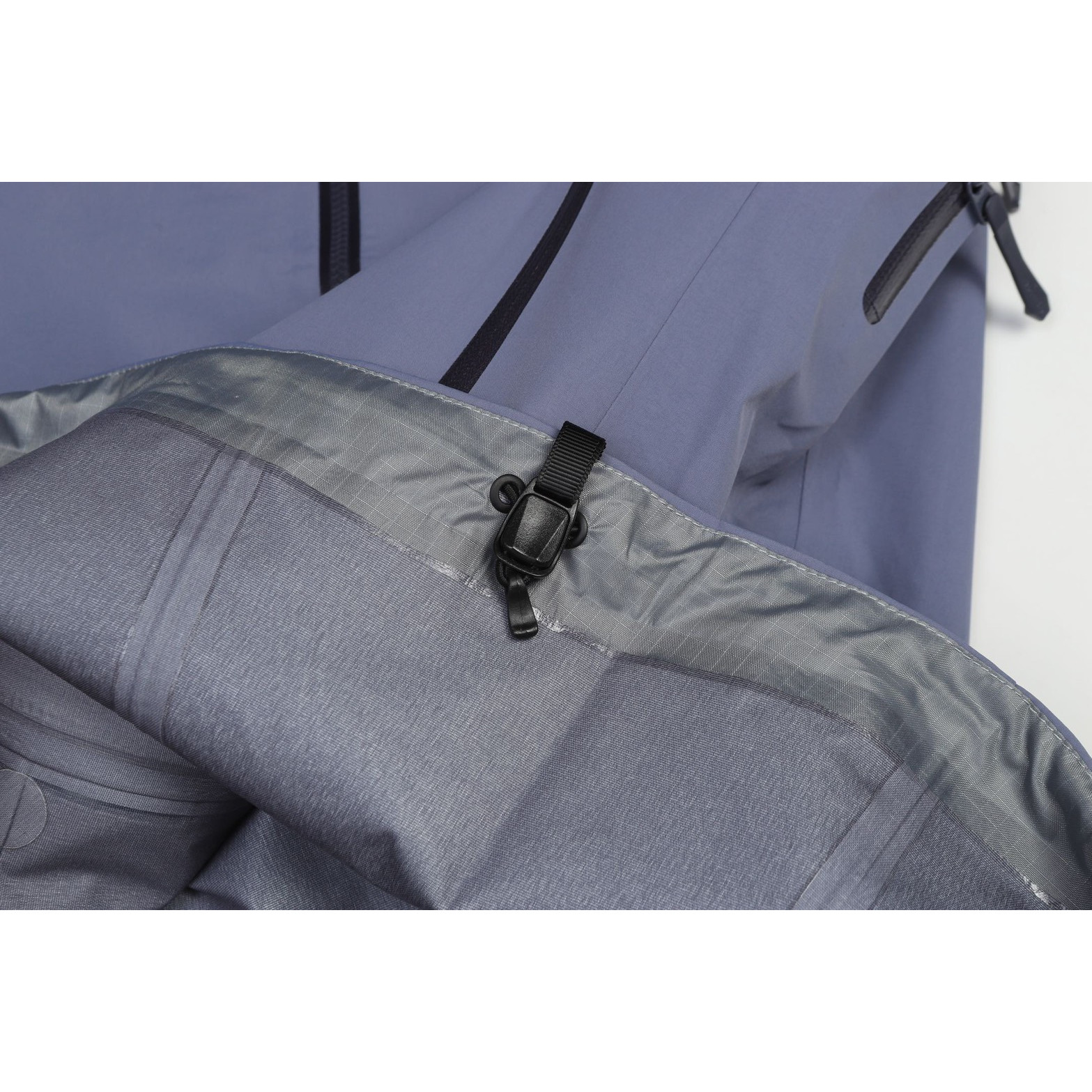 <p>Arc'teryx Bate SL 轻质透气连帽冲锋衣</p>