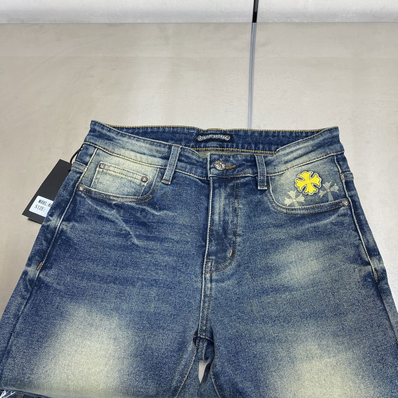 <p>CHROME HEARTS 丹宁水洗牛仔裤(6908)</p>