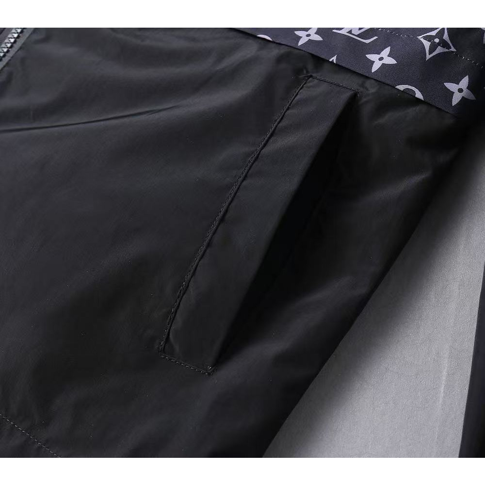 <p>LV 男士夹克外套(紫)</p>