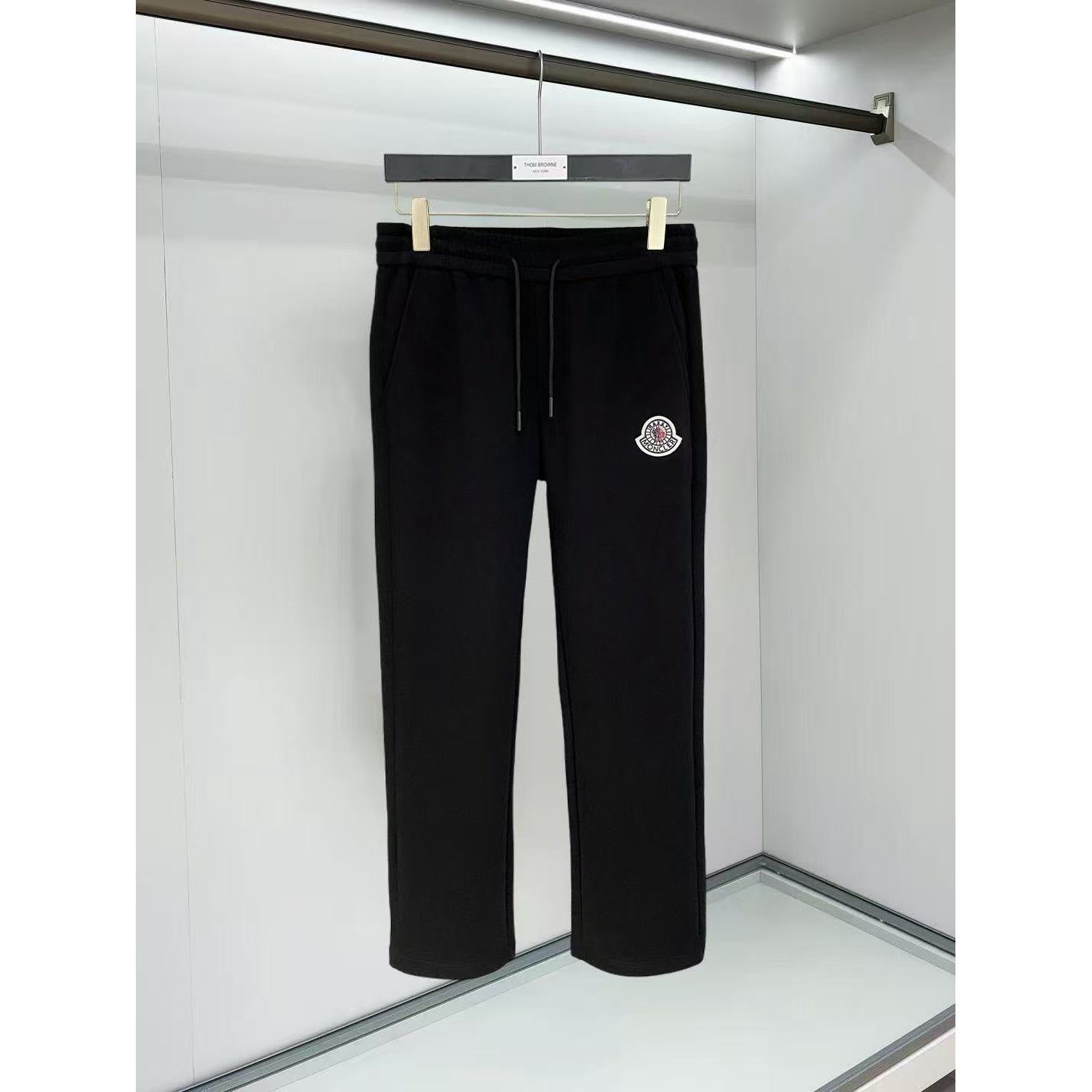 <p>MONCLER 男士长裤(782466)</p>