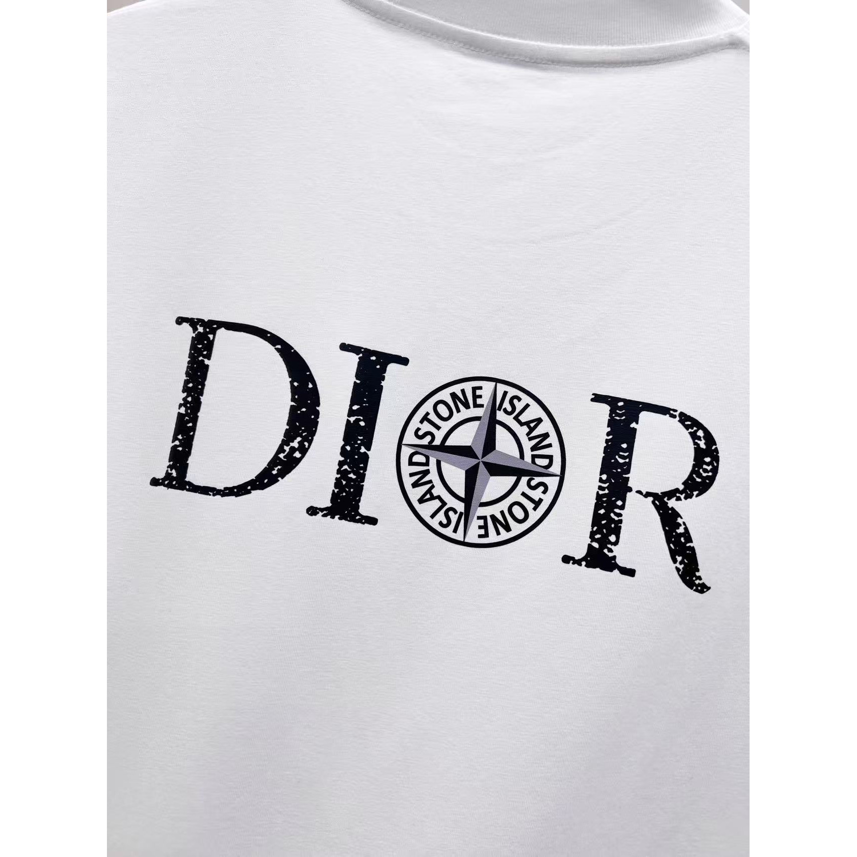 <p>DIOR 迪奥+石头岛联名 logo短袖T恤(白)&nbsp;</p>