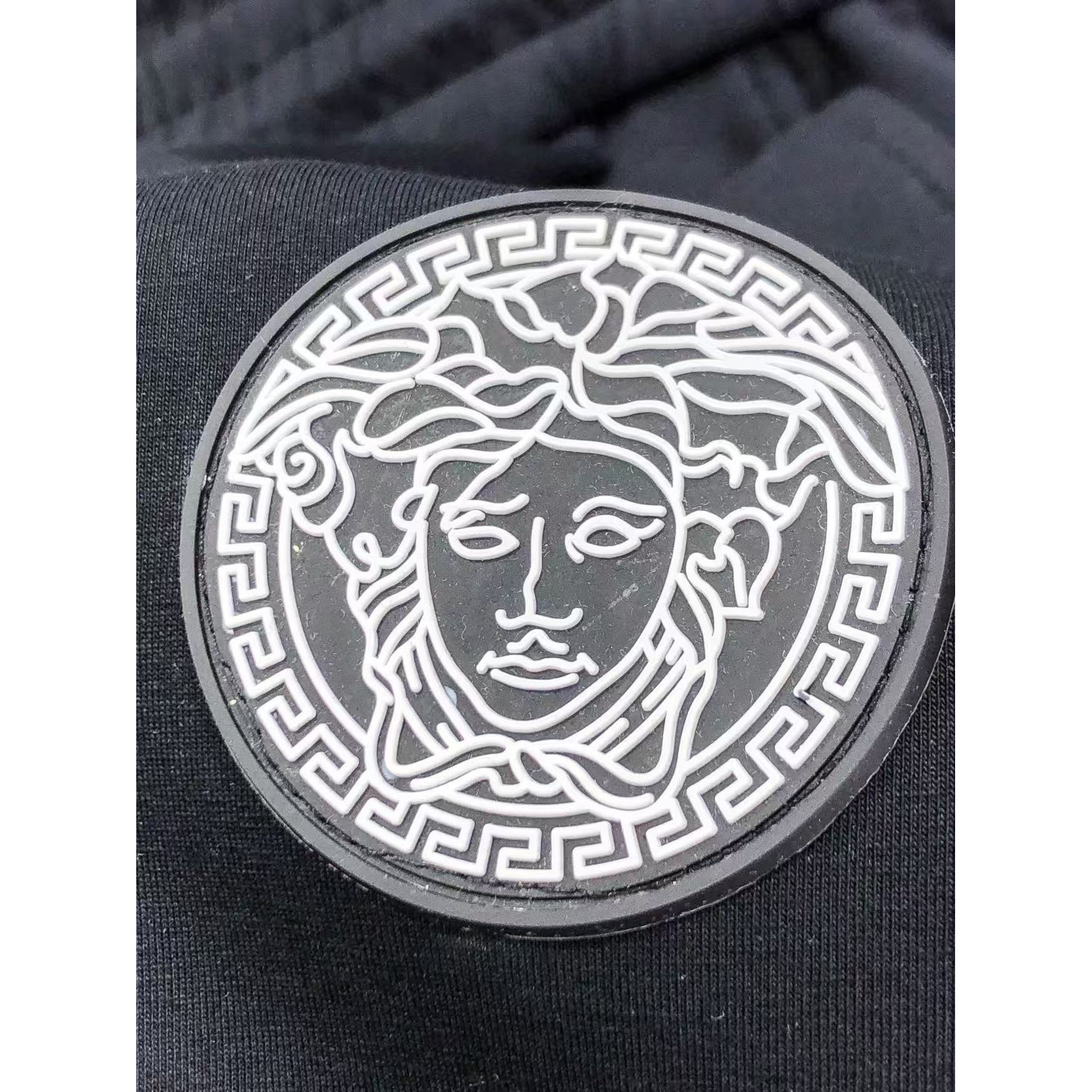 <p>Versace&nbsp;高品质时尚休闲裤(782939)</p>