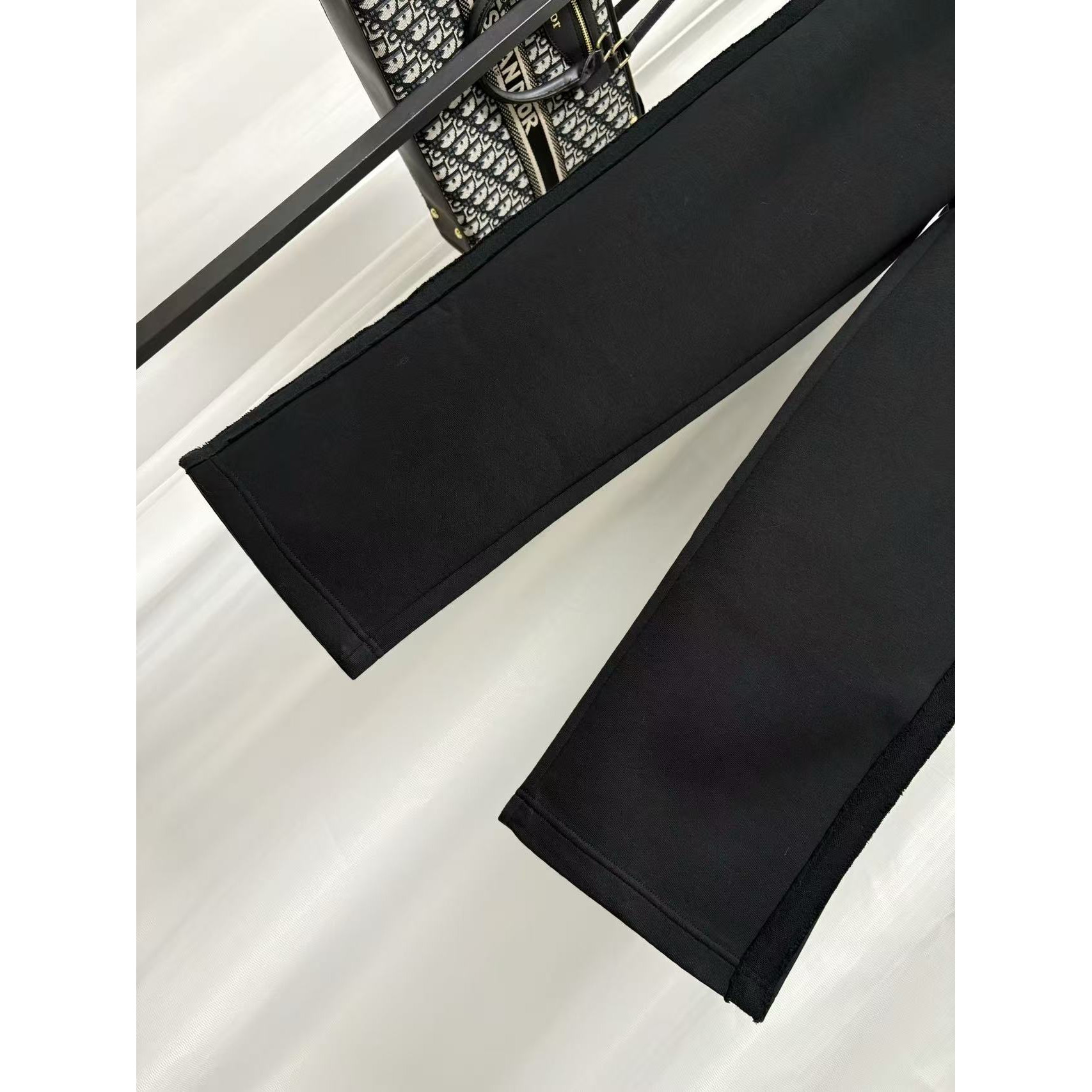 <p>Chrome Hearts 休闲长裤(黑)</p>
