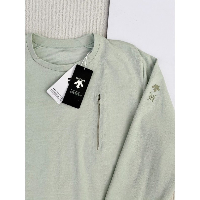 <p>DESCENTE 無縫長袖T恤</p>