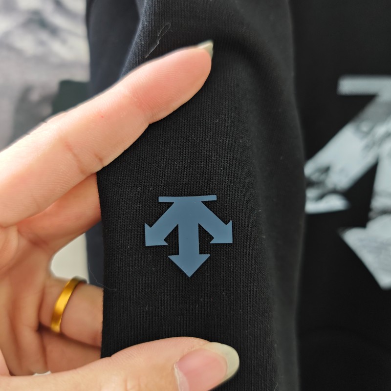 <p>DESCENTE 經典款棉 T (多色可選)</p>