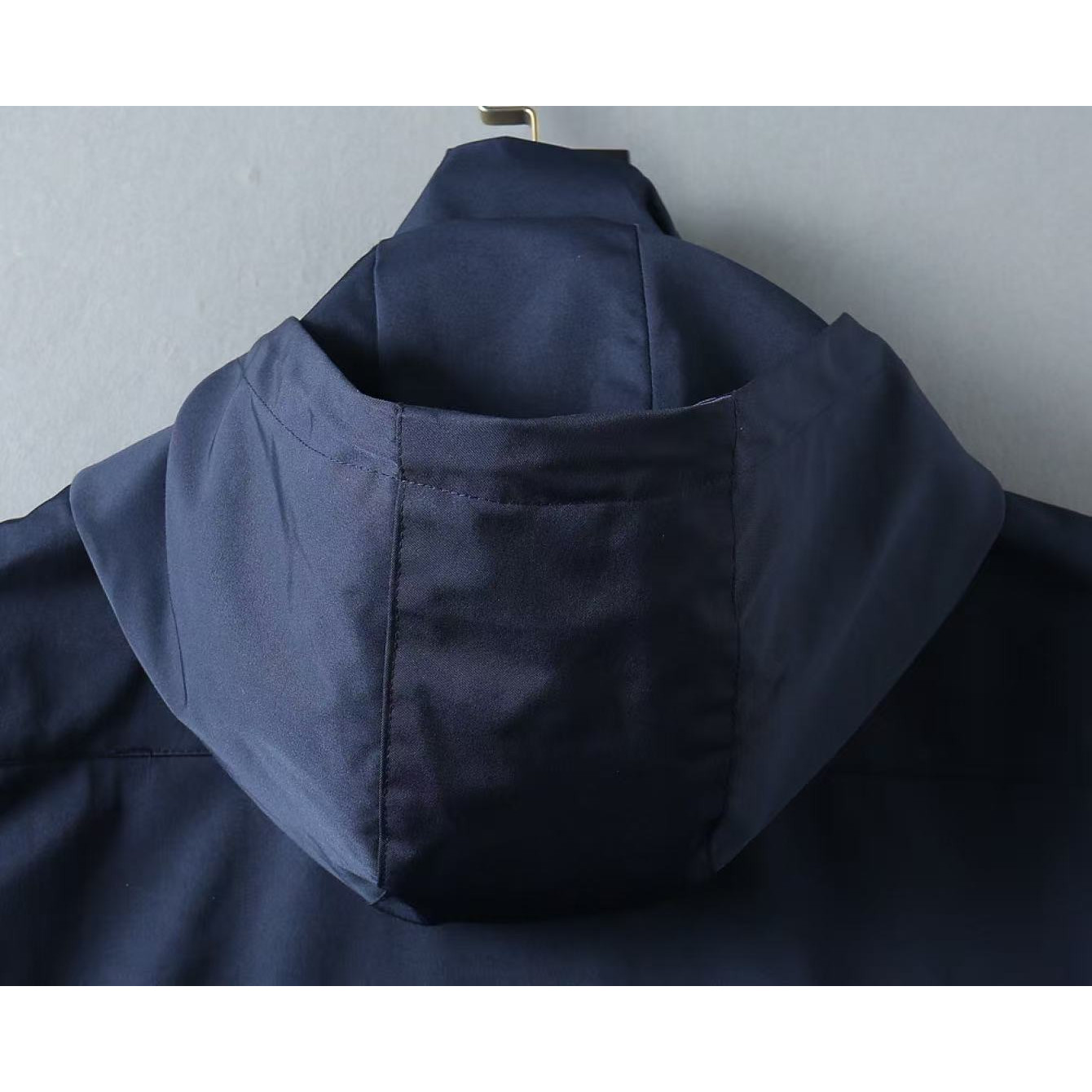 <p>MONCLER 男士夹克外套(800830)</p>