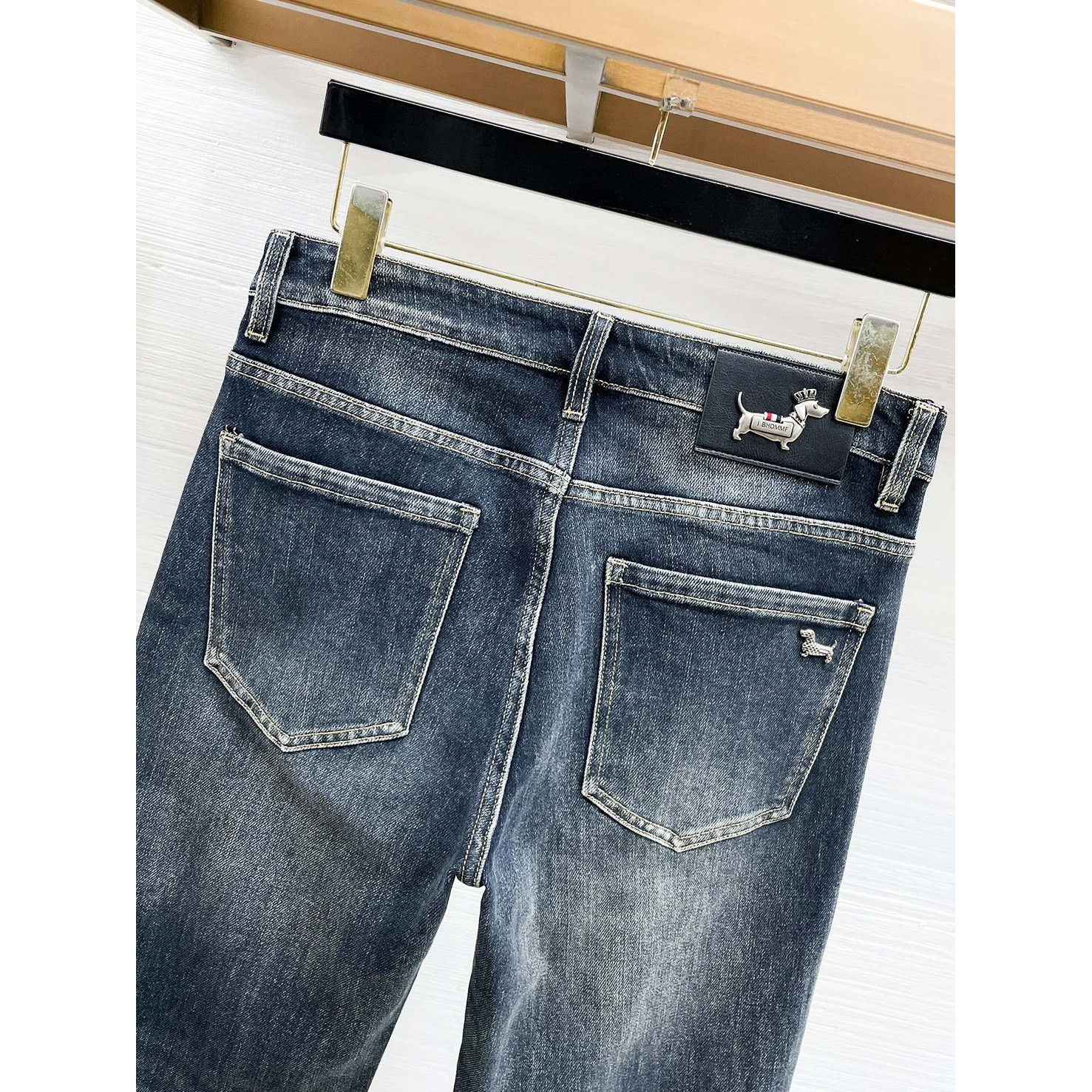 <p>Thom Browne&nbsp;高品质牛仔裤</p>