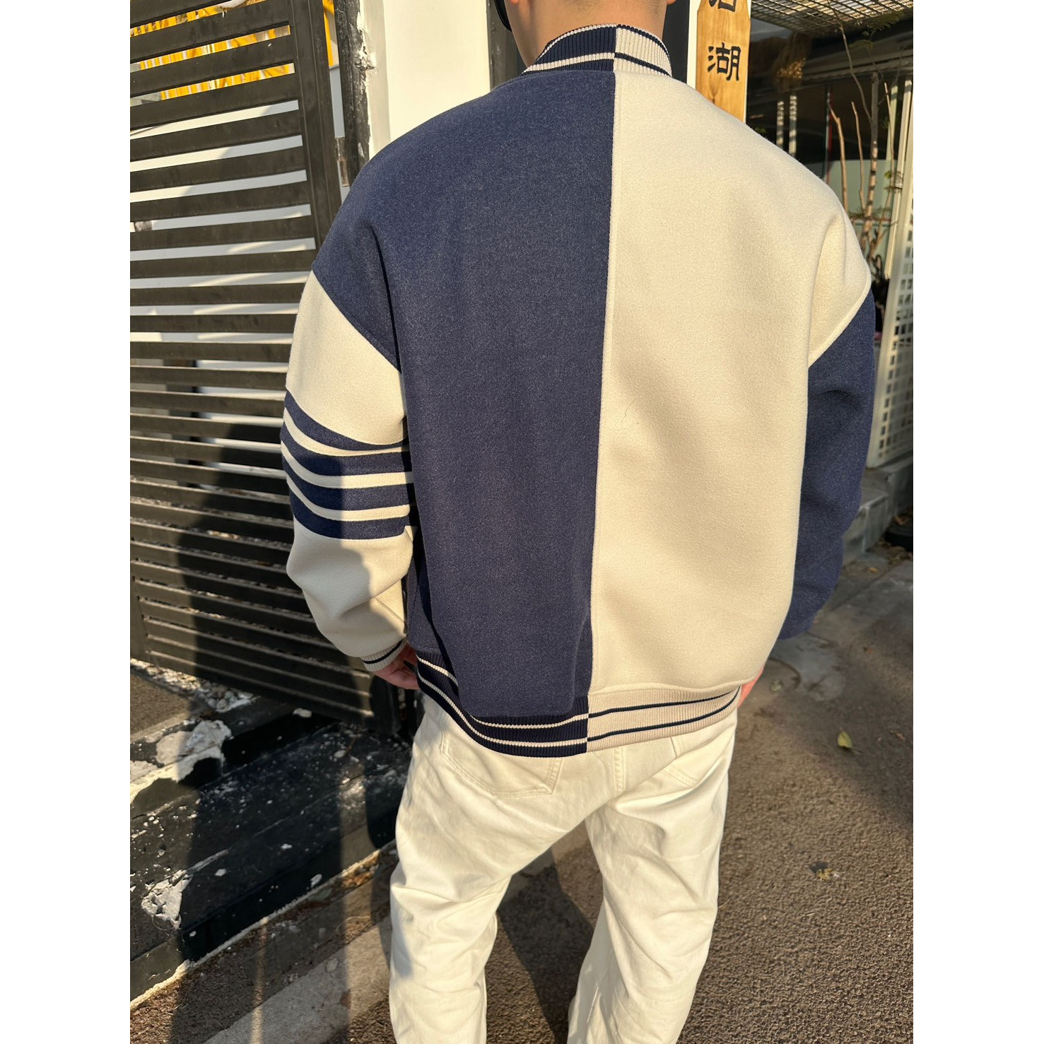 <p>Thom Browne 拼接四杠棒球服夹克外套<br />
&nbsp;</p>
