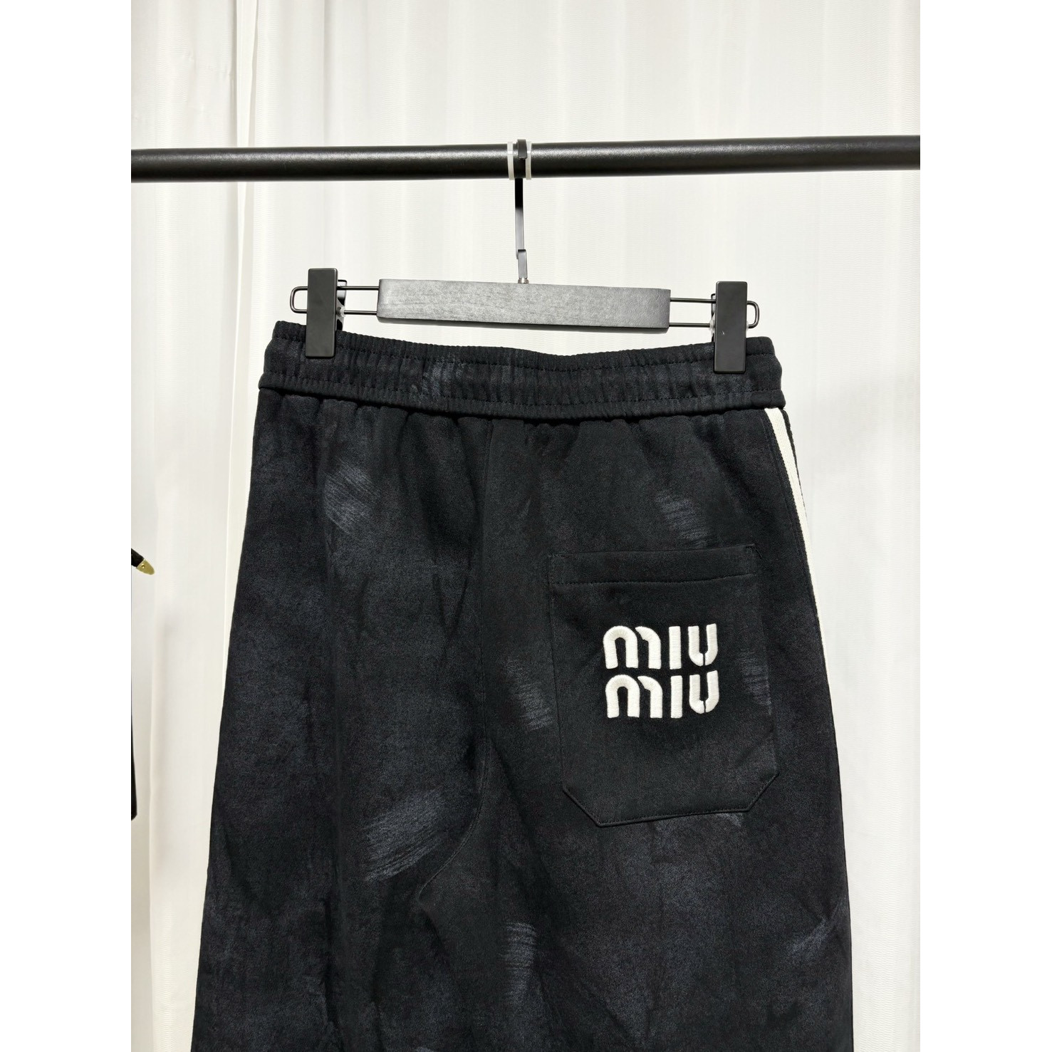 <p>&nbsp;Miu Miu 休闲长裤(黑)</p>