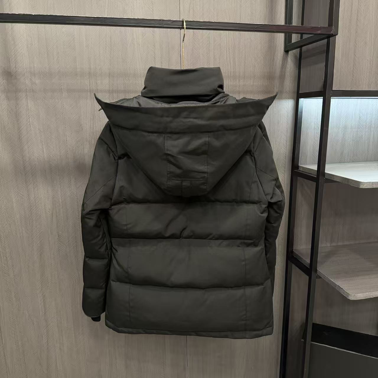 <p>Canada Goose Chelse*派克大衣羽绒服(黑色黑標)</p>