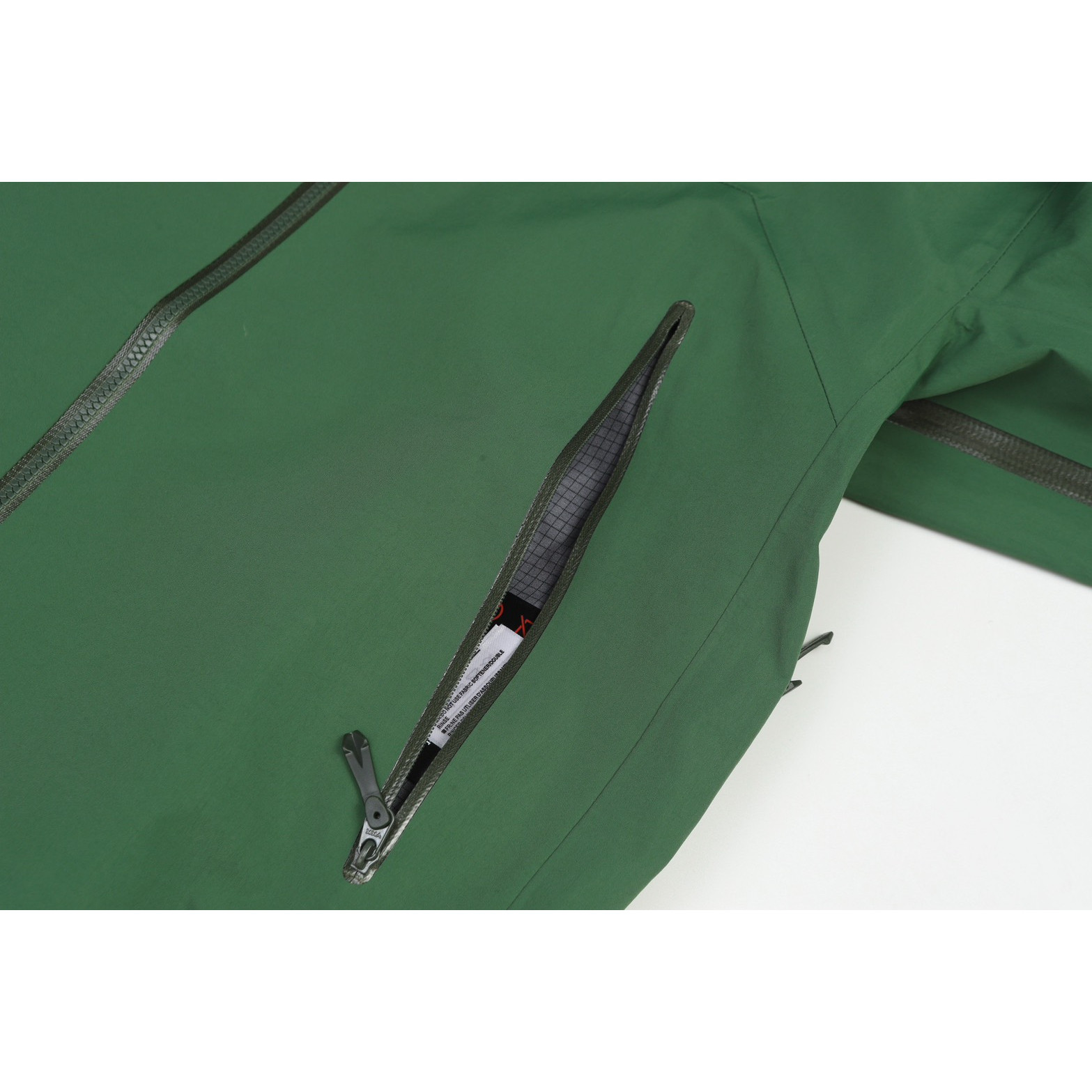 <p>Arc'teryx Bate SL 轻质透气连帽冲锋衣(綠)</p>