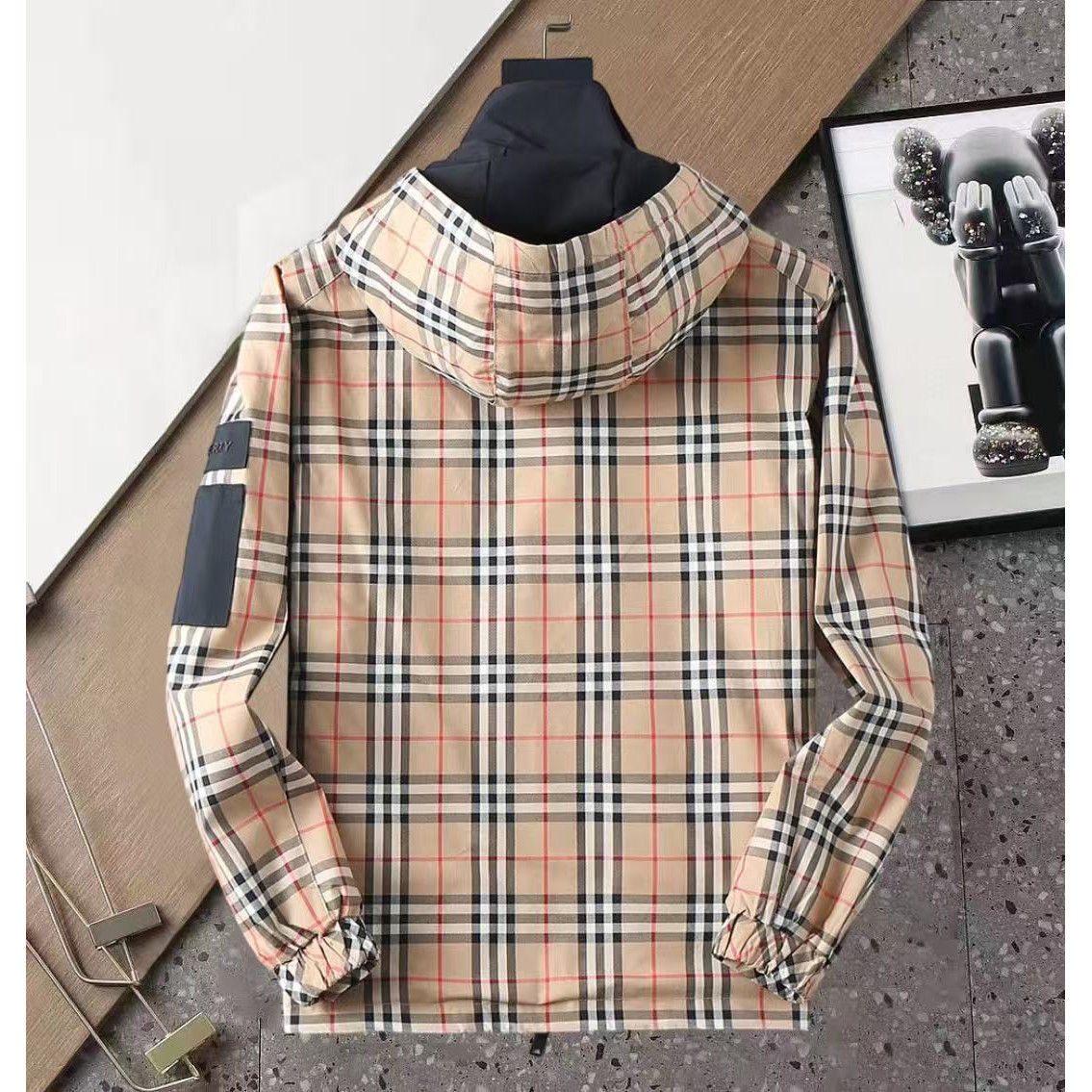 <p>BURBERRY 男士夹克外套(800825)</p>