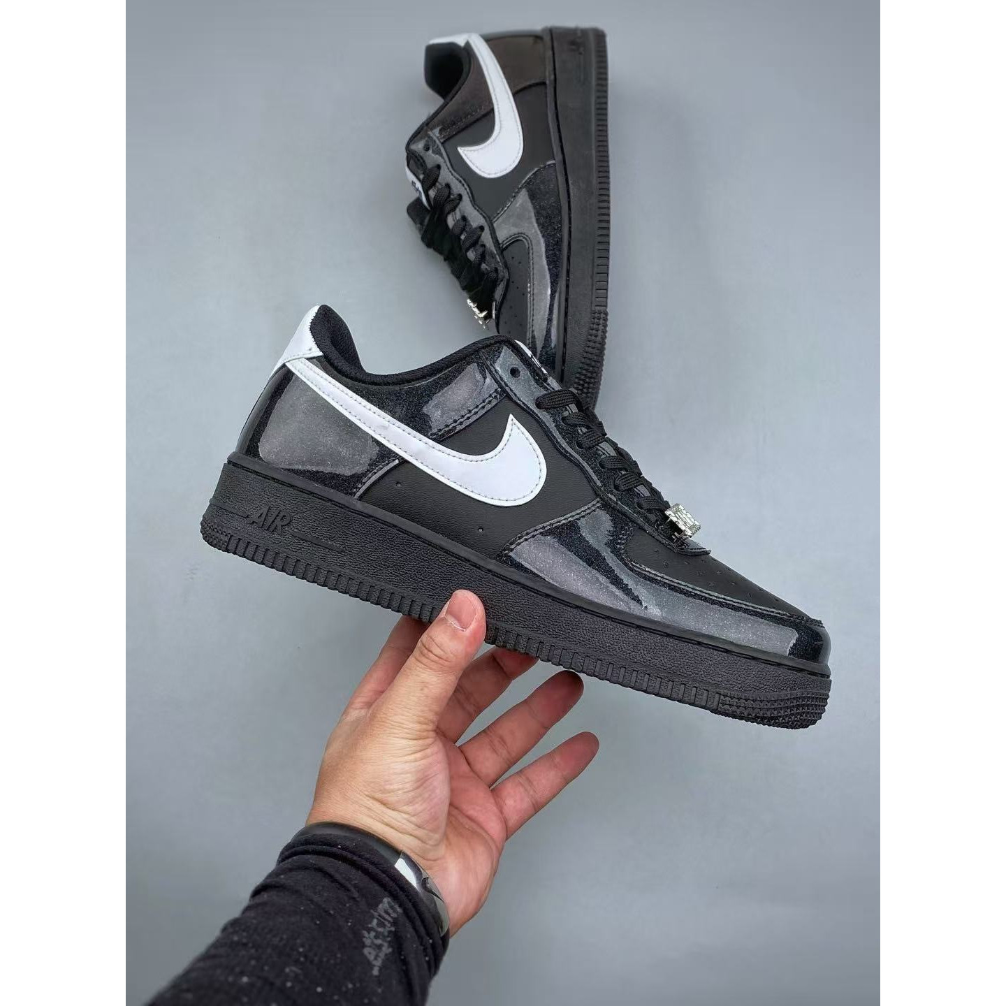 <p>NIKE AIR FORCE 1 LOW 休闲鞋(黑)&nbsp;</p>