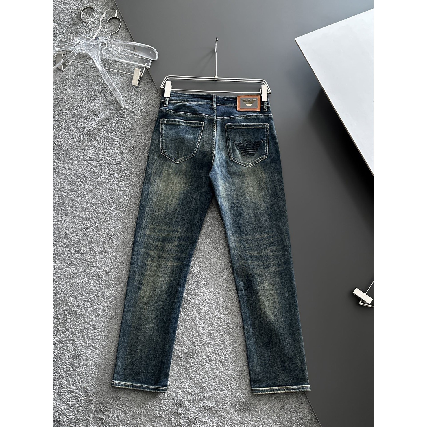 <p>Giorgio_Armani 高品质牛仔裤</p>