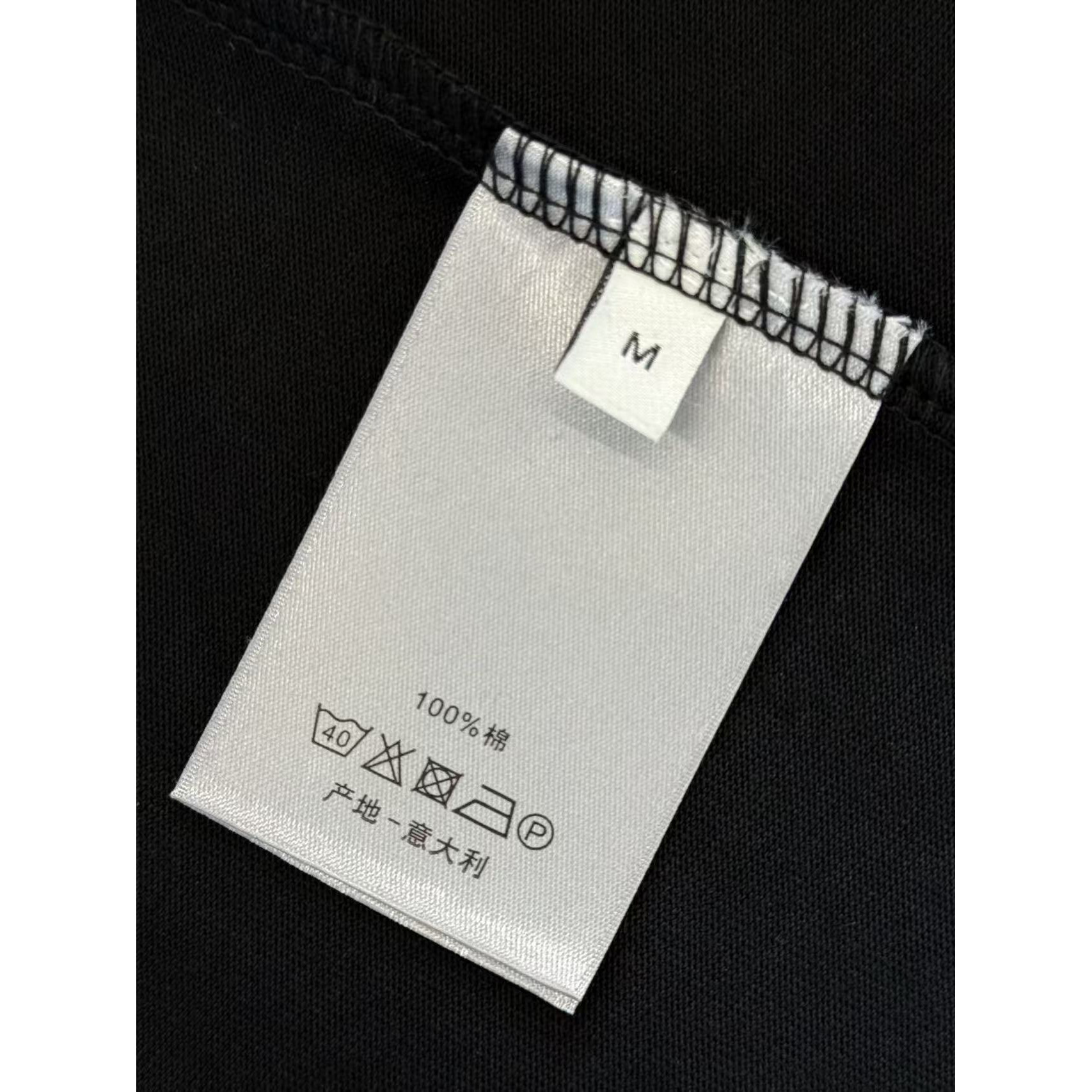 <p>DIOR&nbsp;短袖t恤(黑)</p>