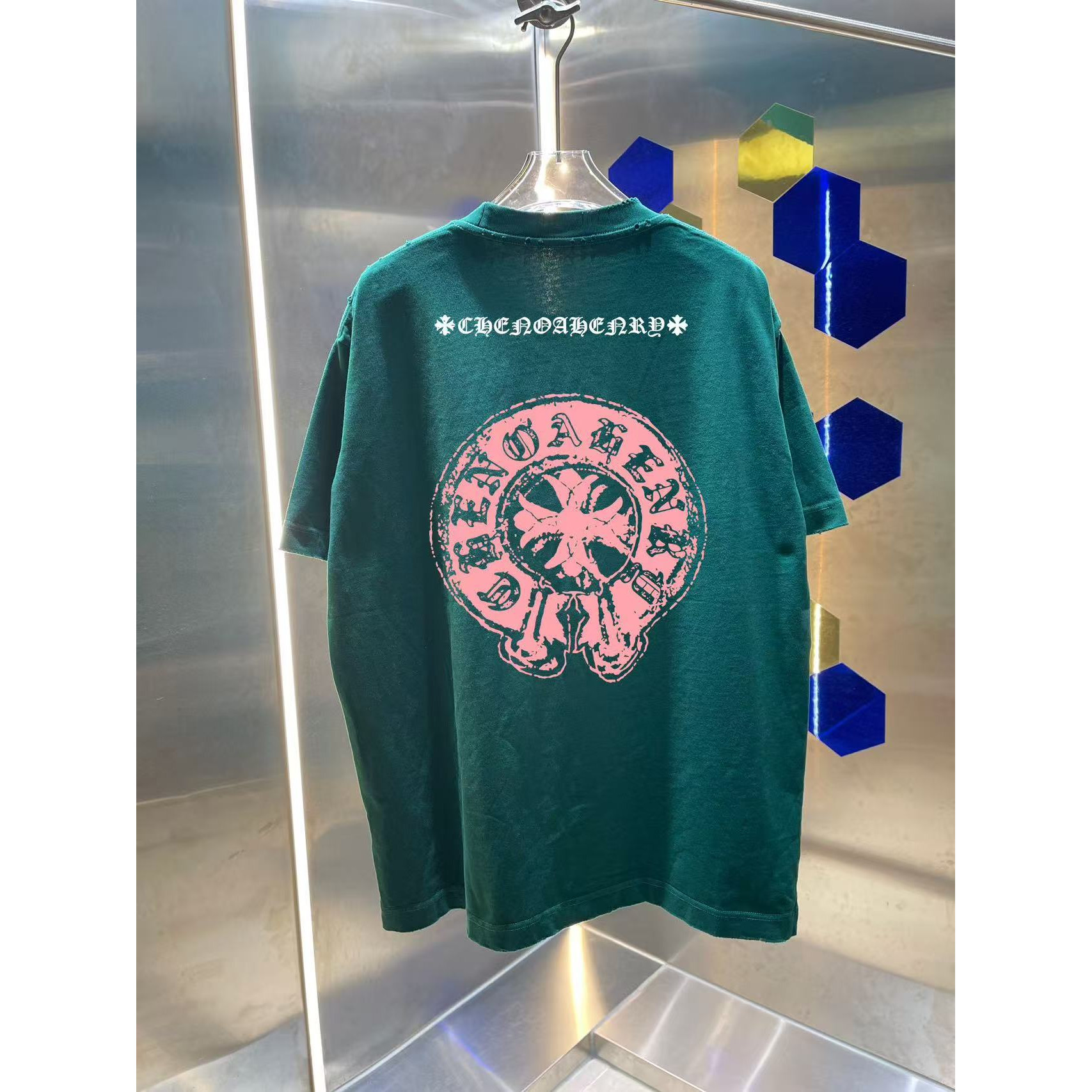 <p>CHROME HEARTS&nbsp;洗水磨破短袖T恤(洗水綠)</p>