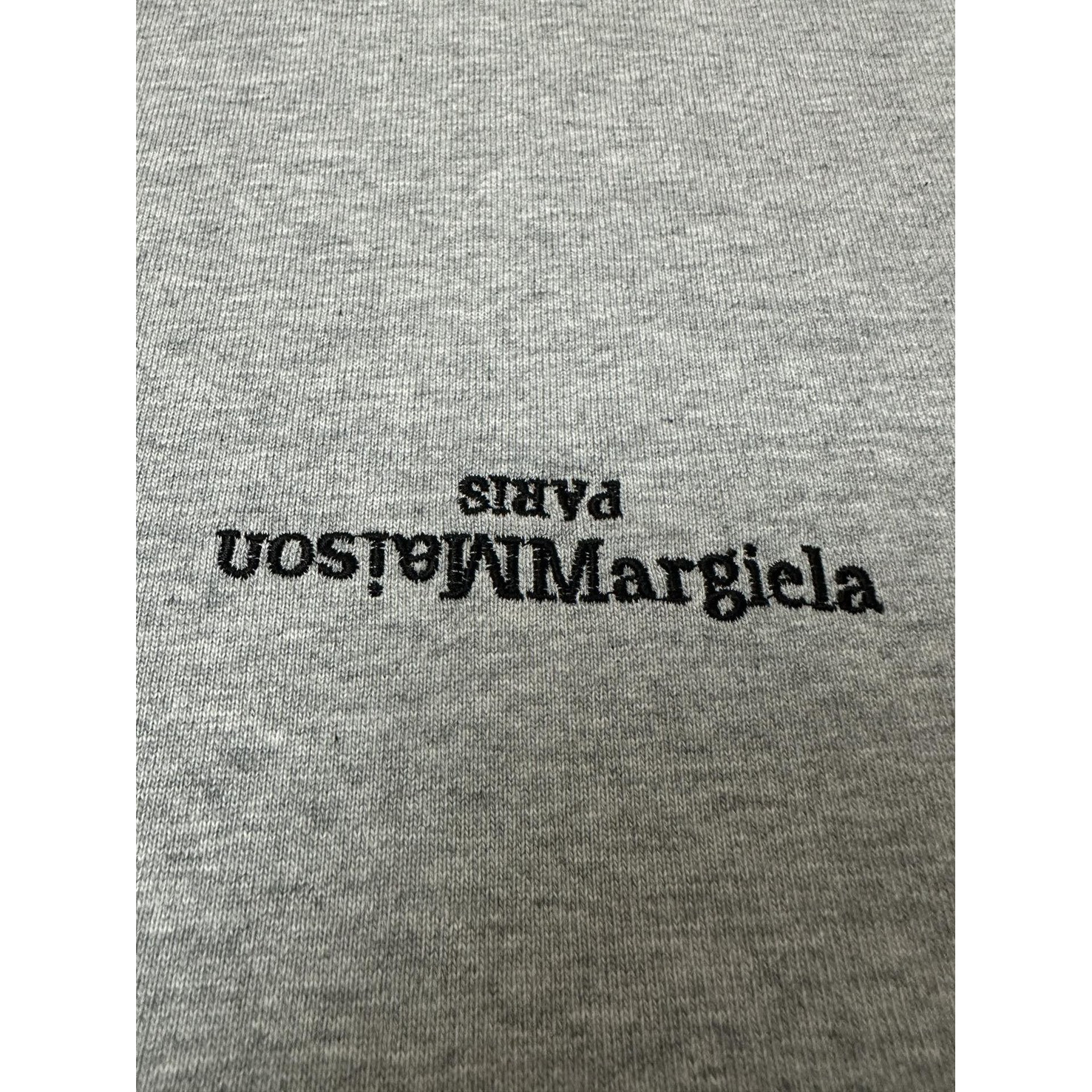<p>Martin Mariela 经典logo刺绣短袖T恤(灰)</p>