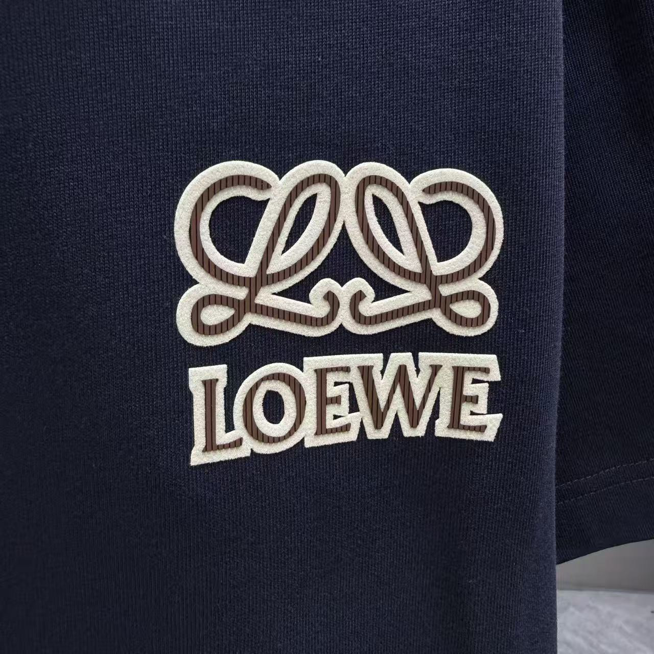 <p>LOEWE 短袖T恤(深藍)</p>