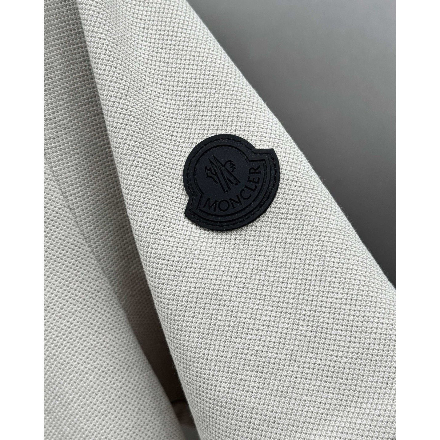 <p>MONCLER&nbsp;短袖翻领polo衫(杏)</p>