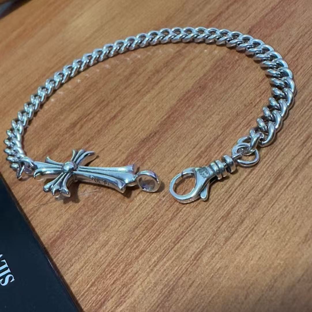 <p>chrome hearts 十字架古巴手链</p>