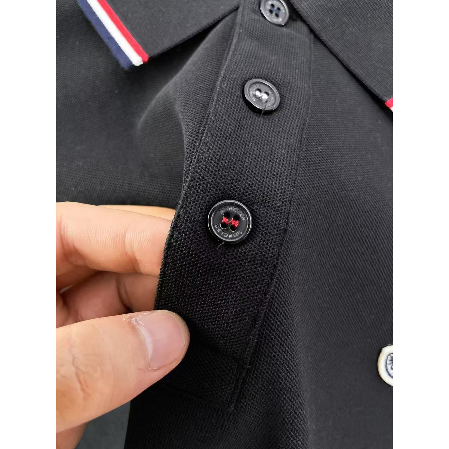 <p>MONCLER 贴片长袖Polo衫(黑)</p>