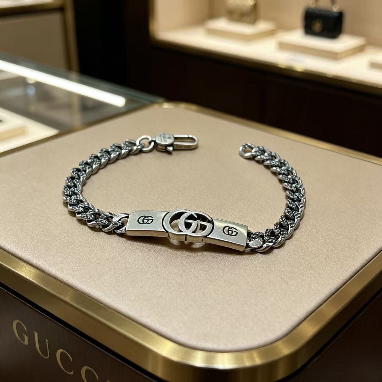 <p>GUCCI&nbsp;手链</p>