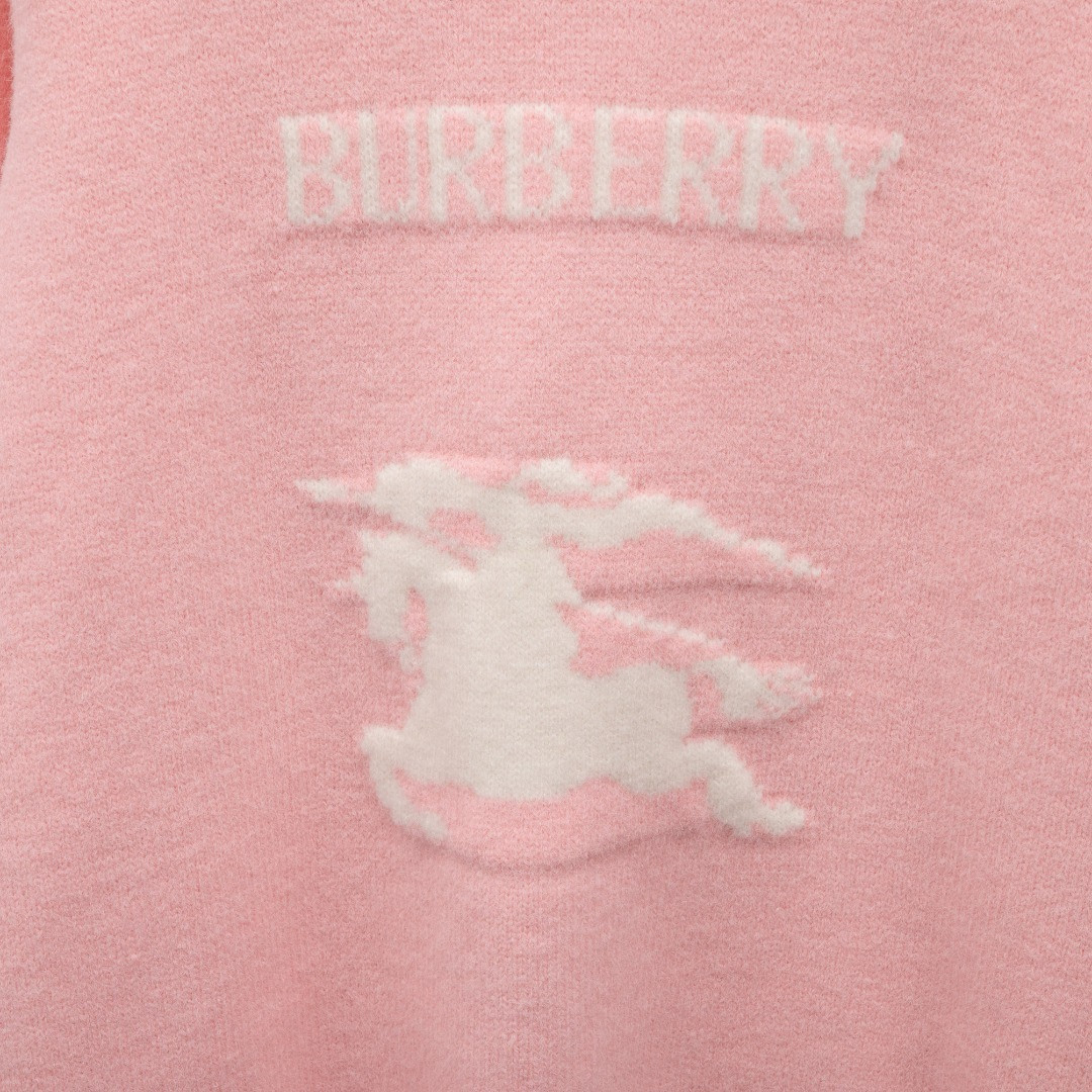 <p>BURBERRY&nbsp;战马 LOGO长袖毛衣(粉)</p>