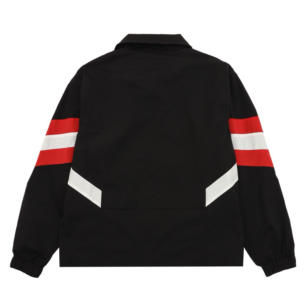 <p>Balenciaga 拼接徽标夹克外套(黑)</p>
