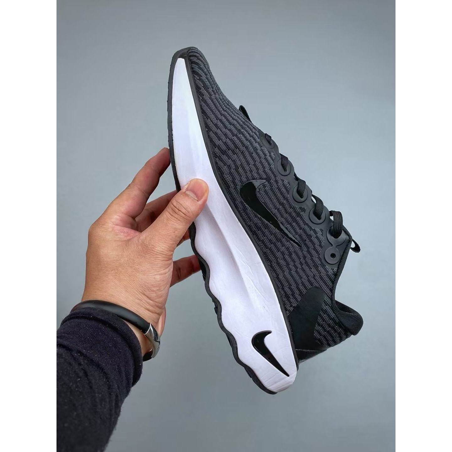 <p>Nike Motiva Pale Ivory Amber Brown 休闲运动慢跑鞋(黑)</p>