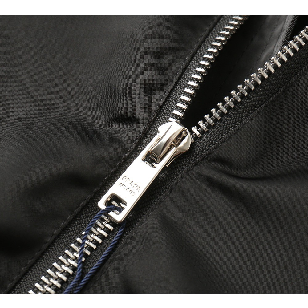 <p>Prada 新款男士夹克外套</p>