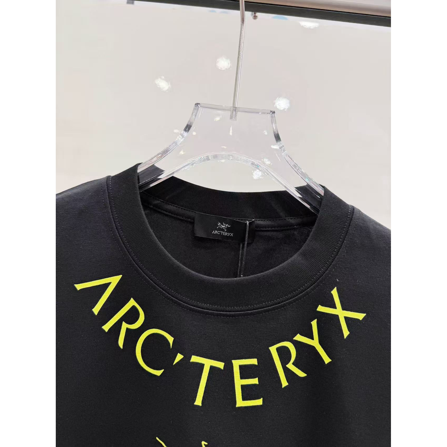 <p>Arc'teryx 短袖圆领T恤(黑)</p>