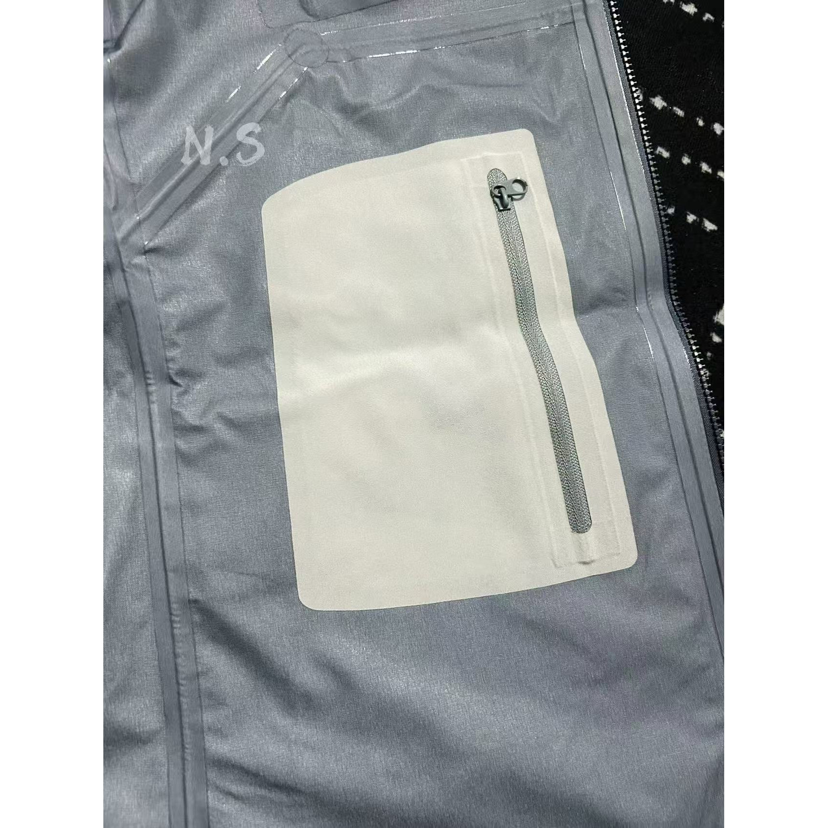 <p>Arc'teryx Beta系列 SL GORE-TEX 硬壳刺绣连帽防水防风透气冲锋衣(层云蓝)</p>