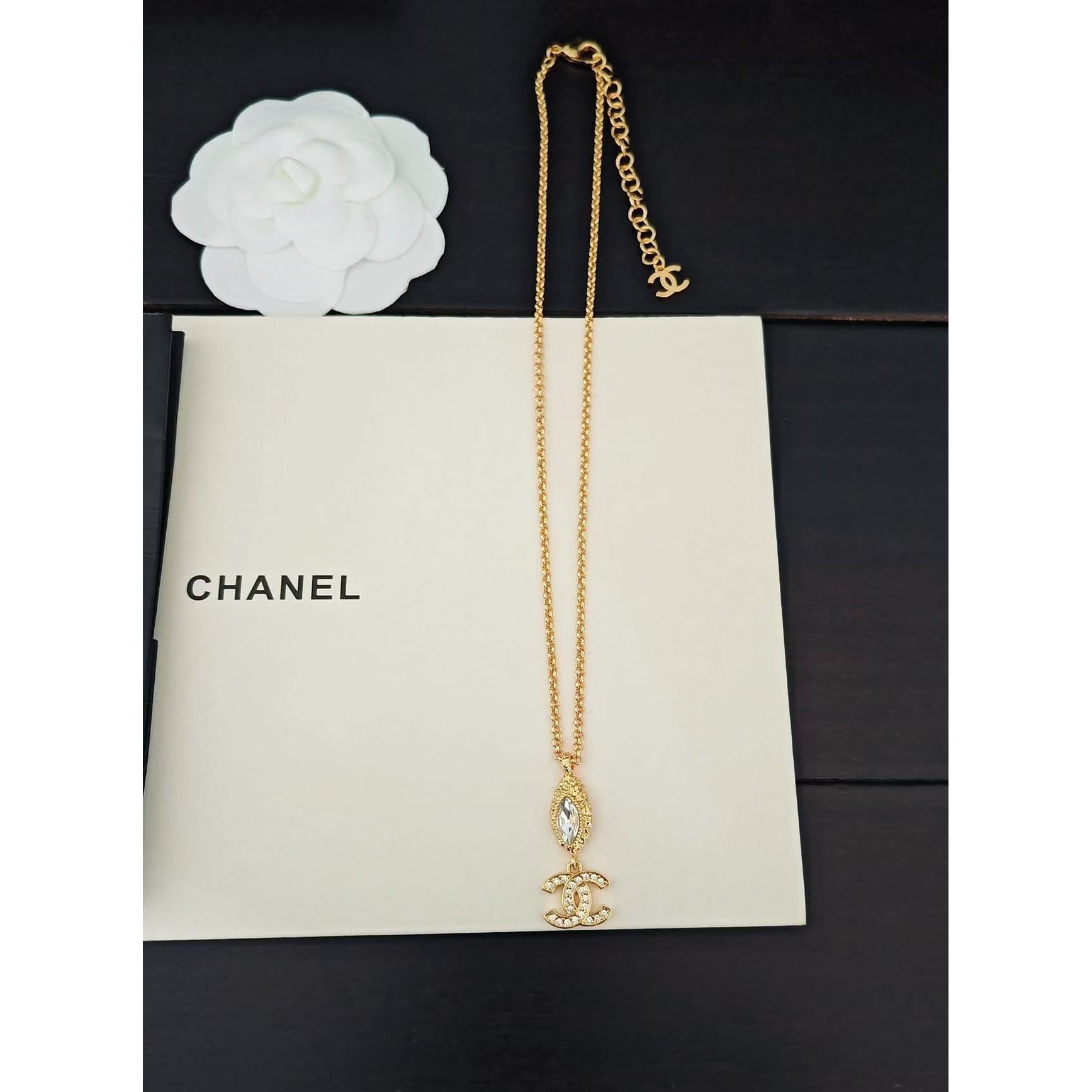 <p>CHANEL&nbsp;金色马眼钻水晶项链</p>