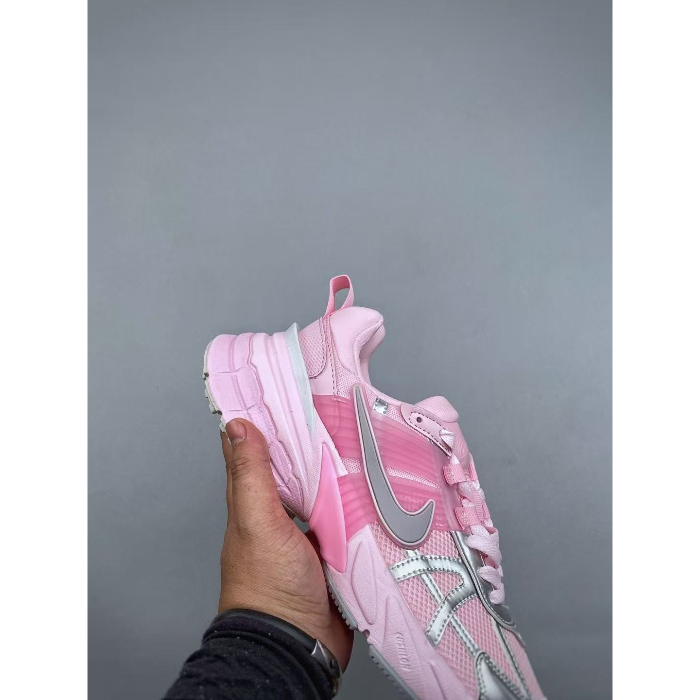 <p>Nike V2K Run 减震防滑复古低帮跑步鞋</p>