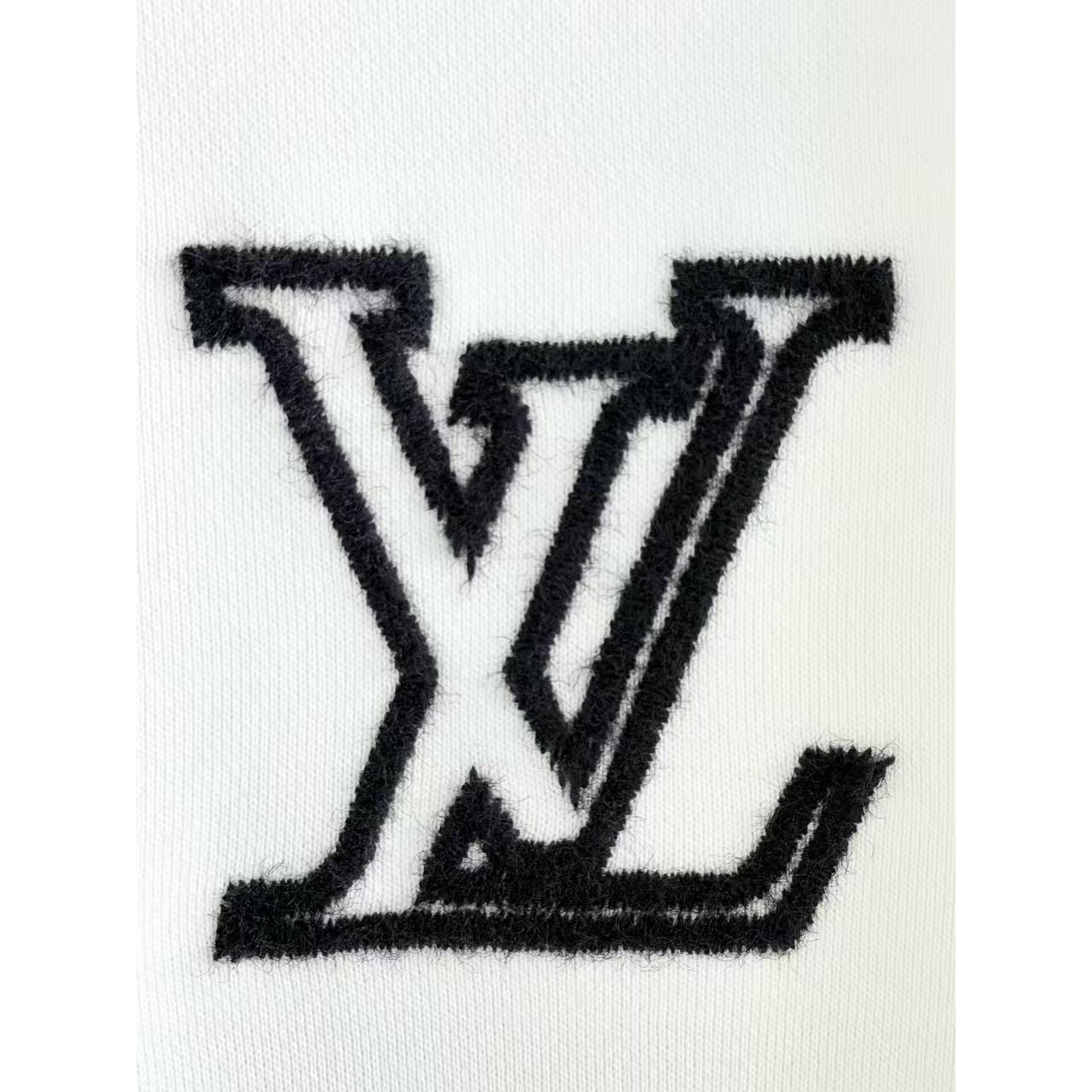 <p>LV&nbsp;刺绣圆领卫衣(白)</p>