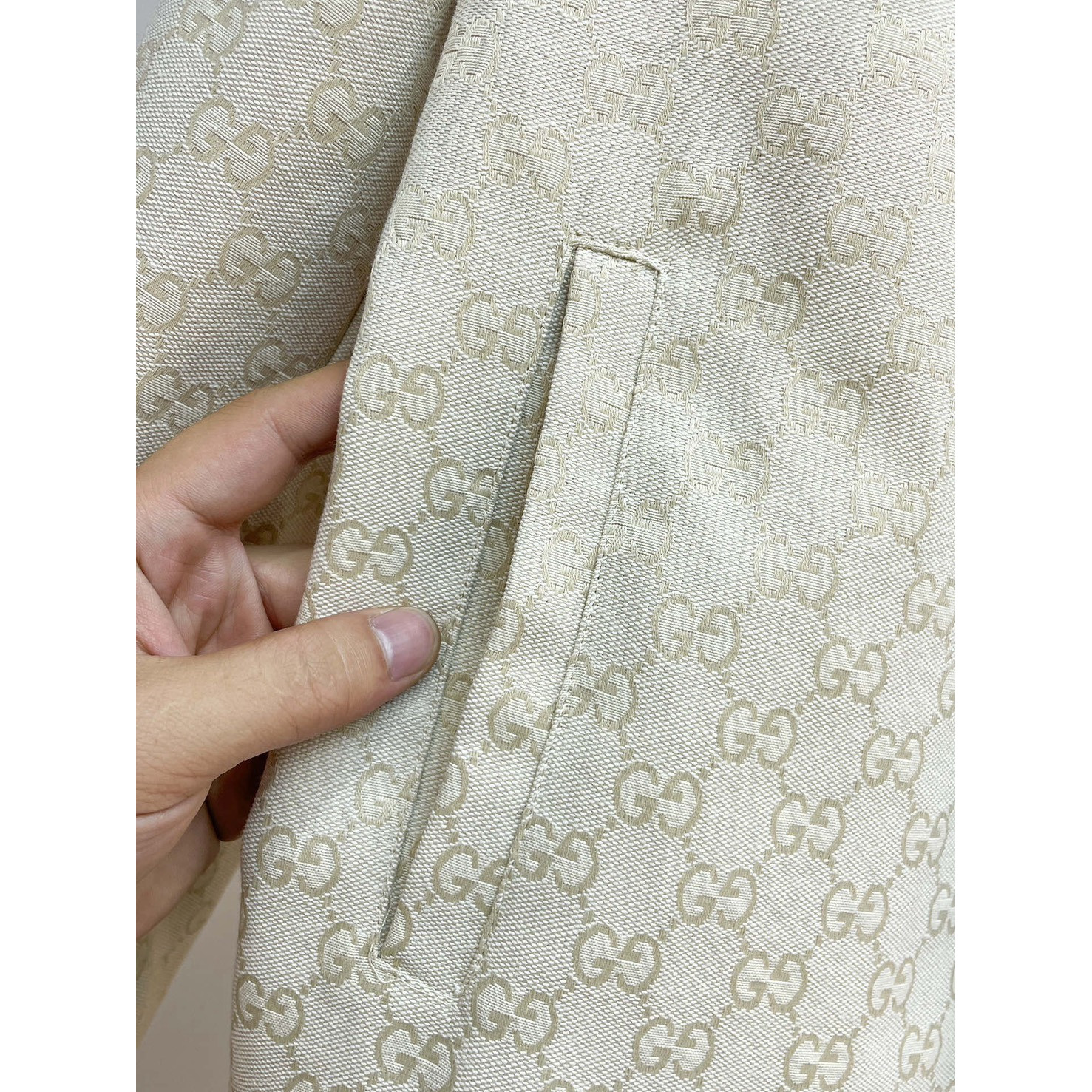 <p>GUCCI 男士夹克外套(米白)</p>