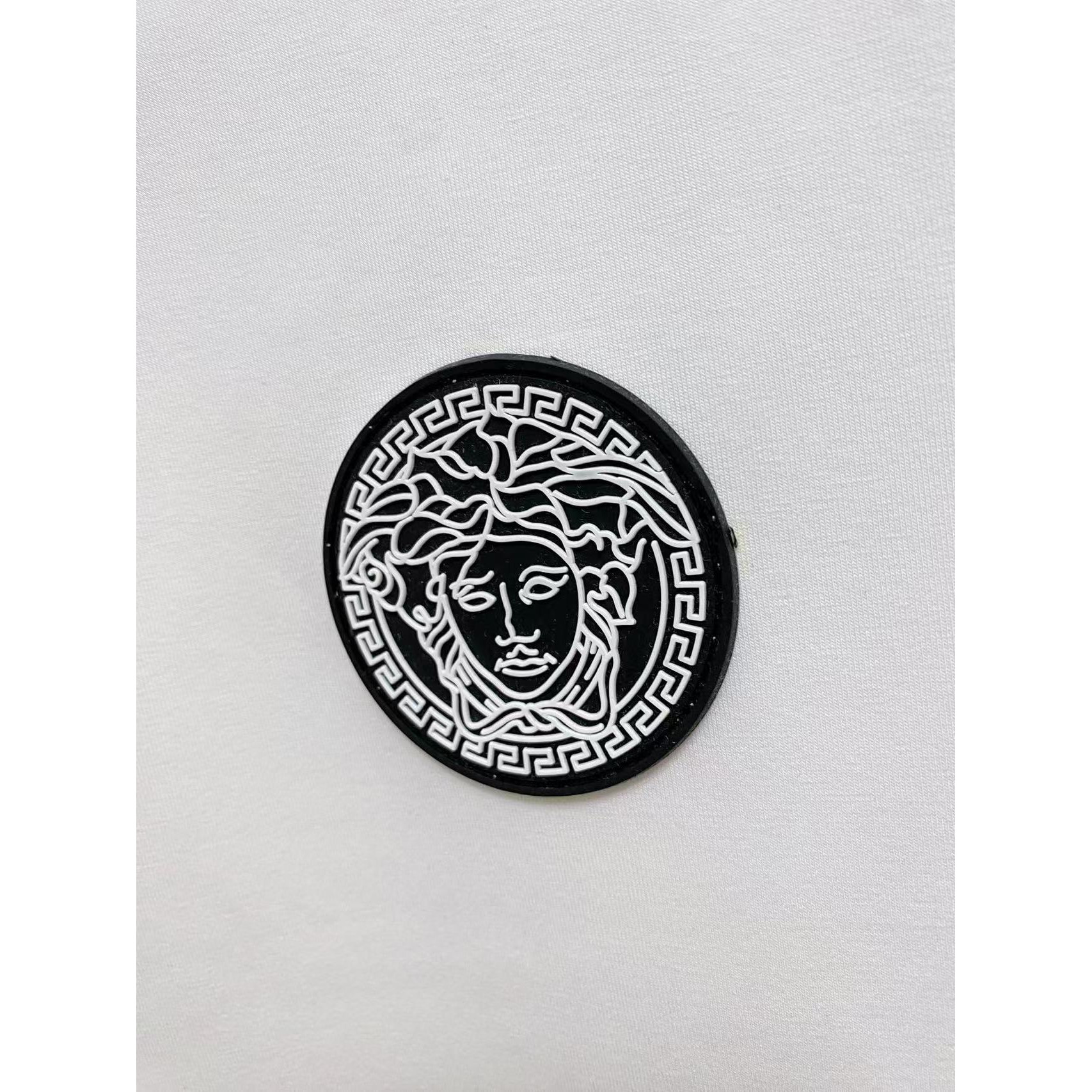 <p>Versace&nbsp;太空棉卫衣(白)</p>