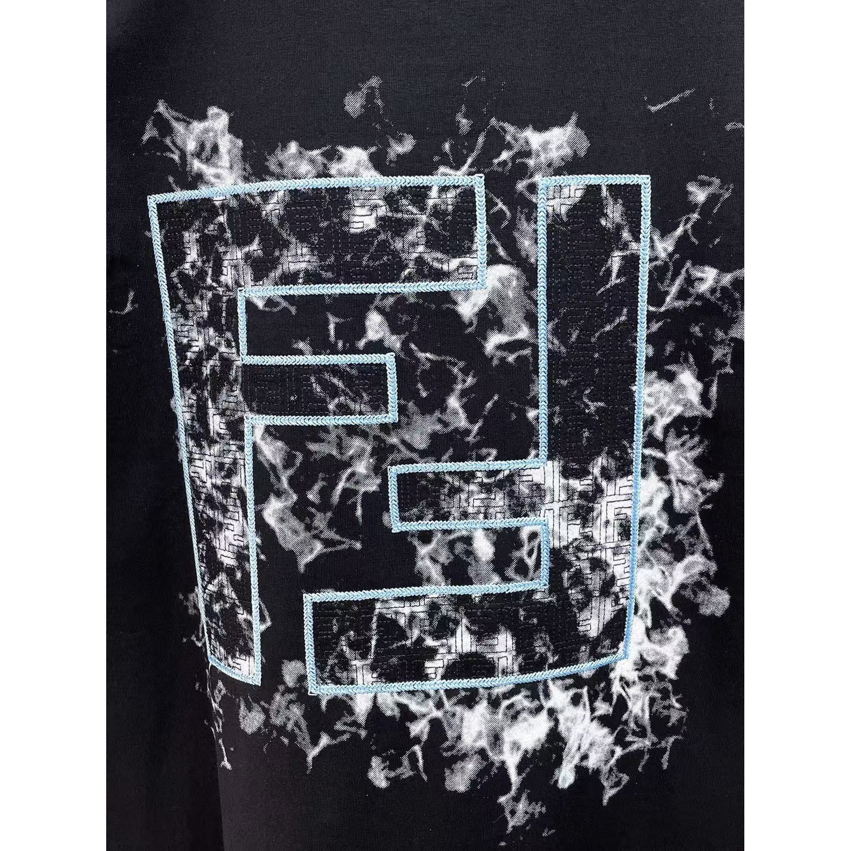 <p>FENDI&nbsp;专柜新款短袖T恤(黑)</p>