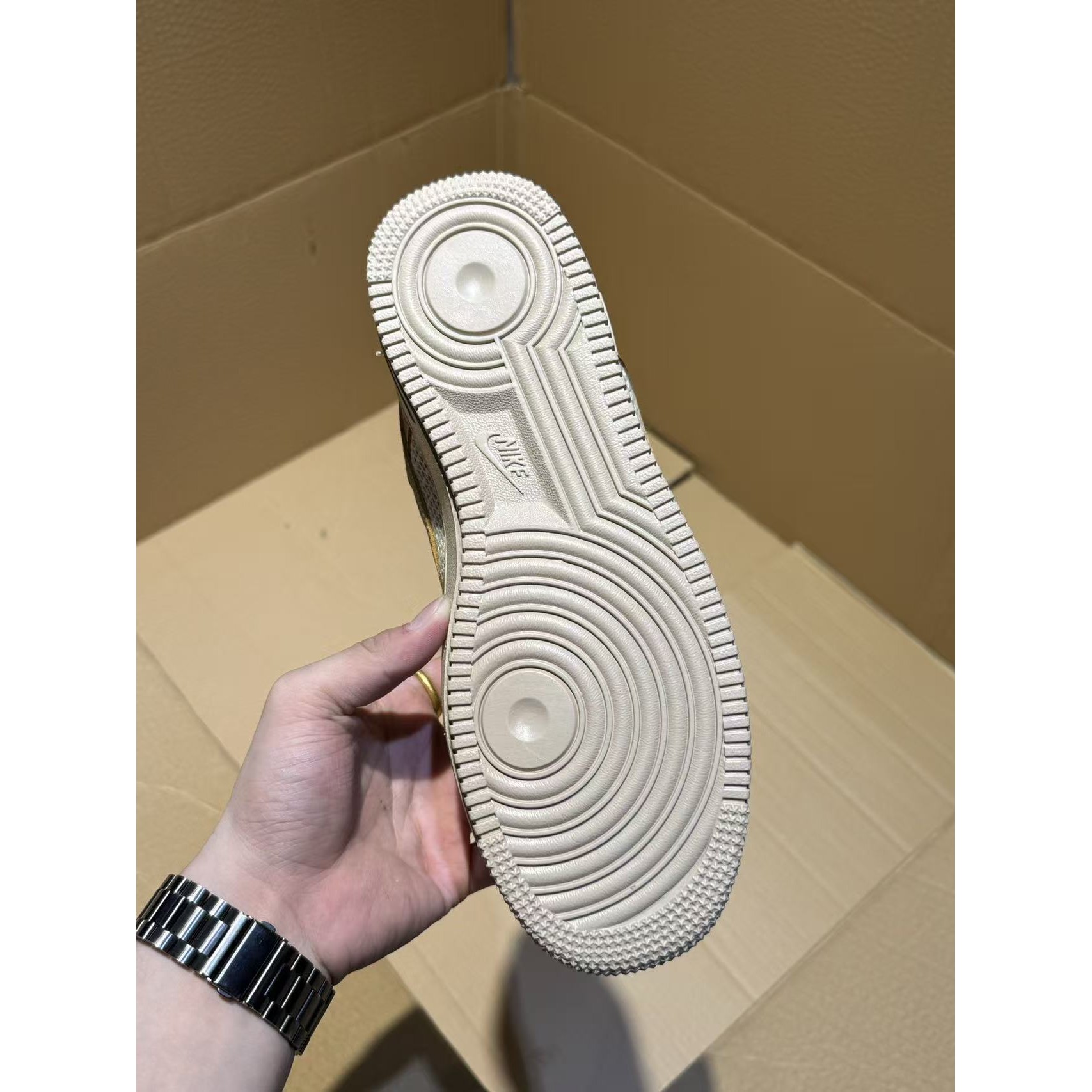 <p>Nike Air Force1 07 low &nbsp;定制空军一号(卡其)</p>