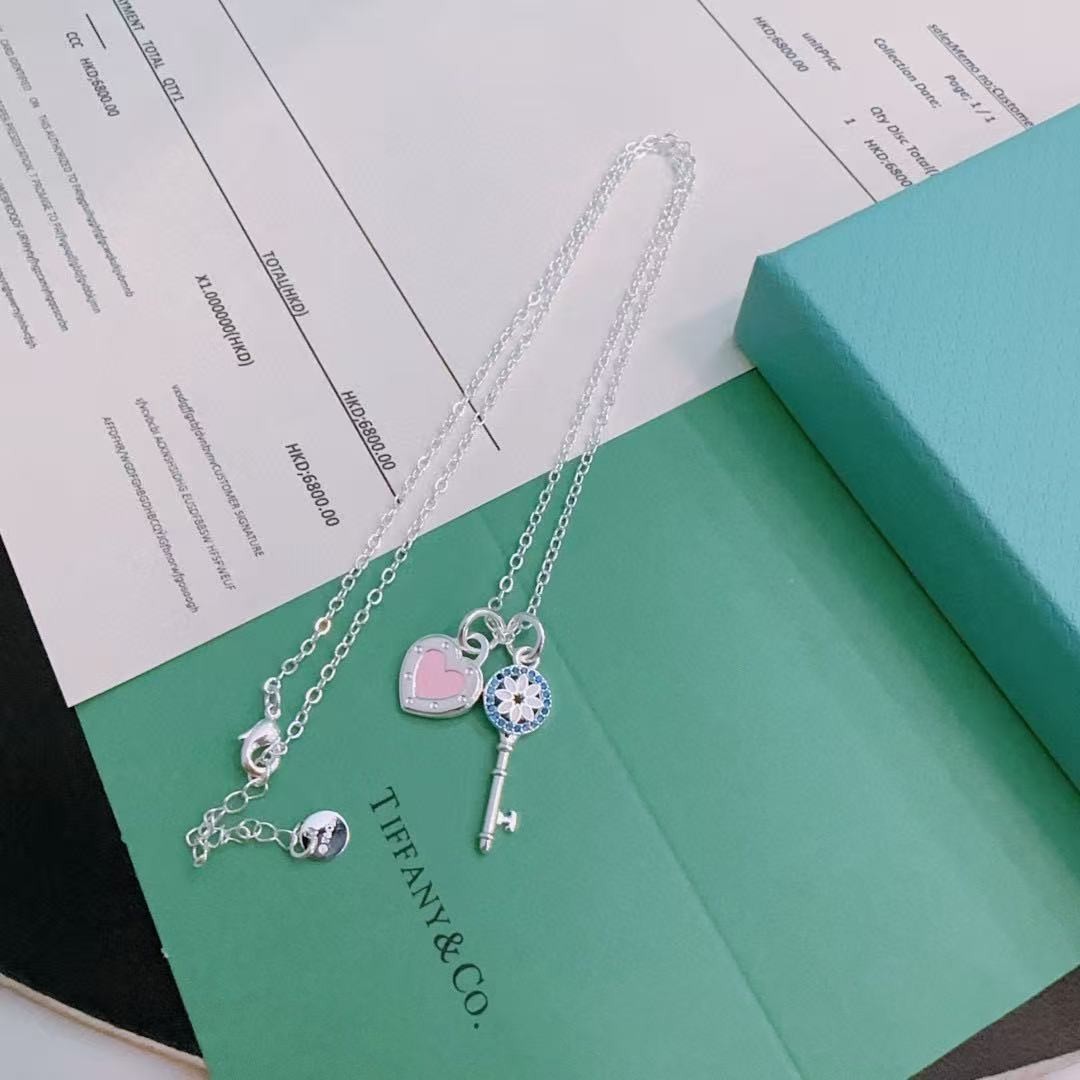 <p>TIFFNY&amp;CO. 項鍊</p>