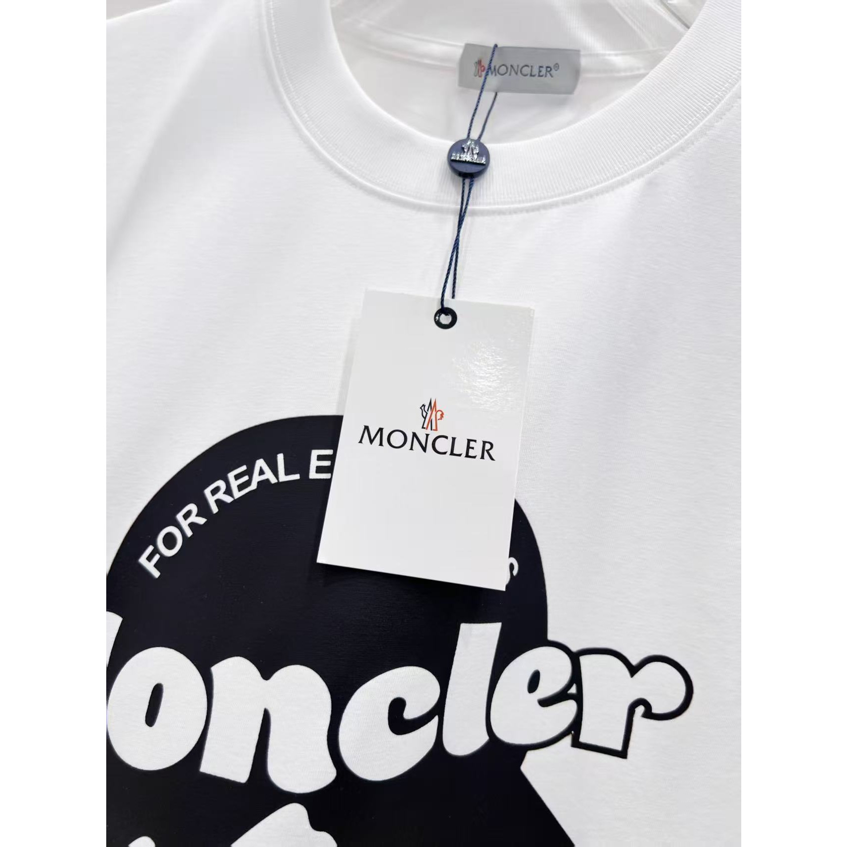 <p>MONCLER&nbsp;短袖T恤(白)</p>