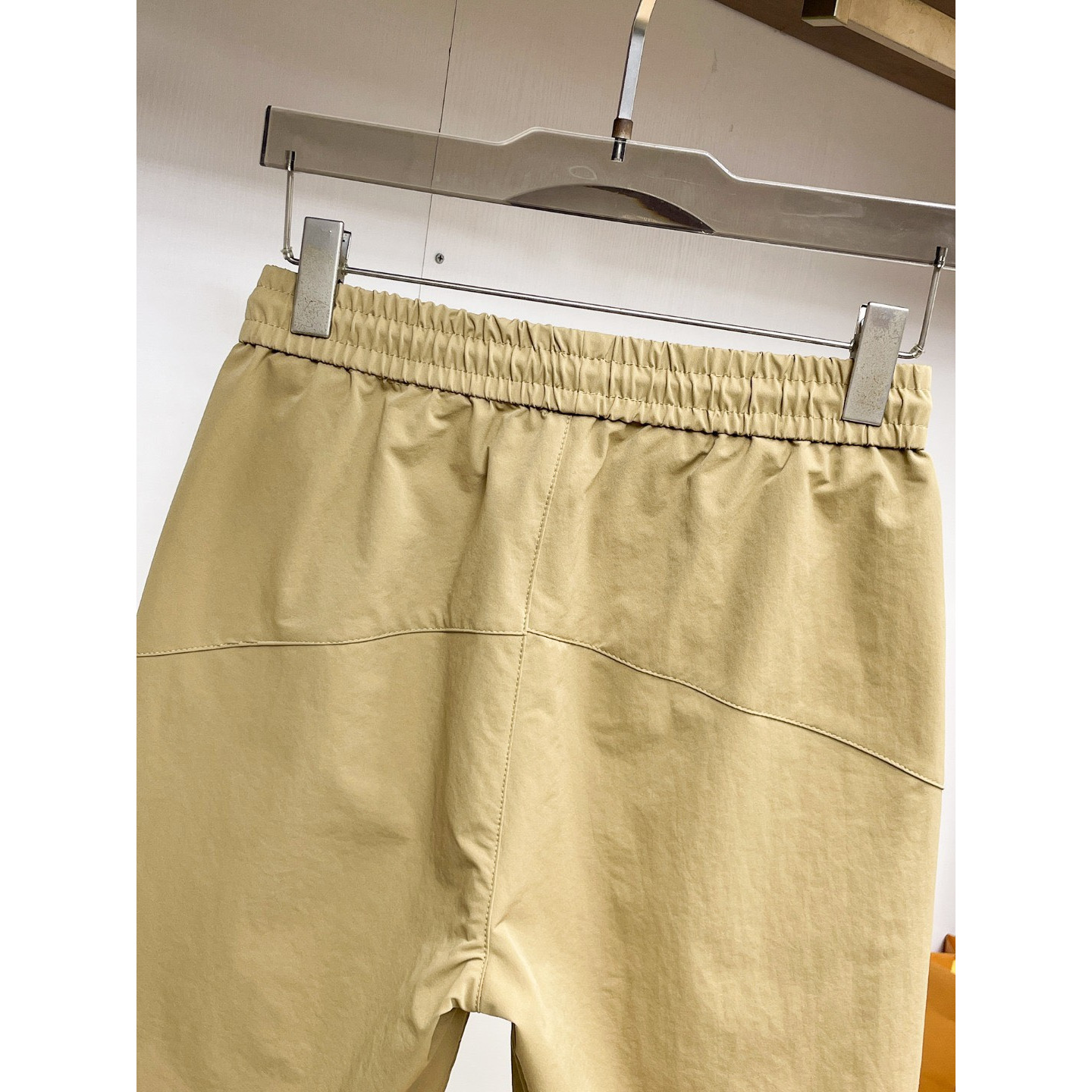 <p>Descente 休闲短裤(卡其)</p>