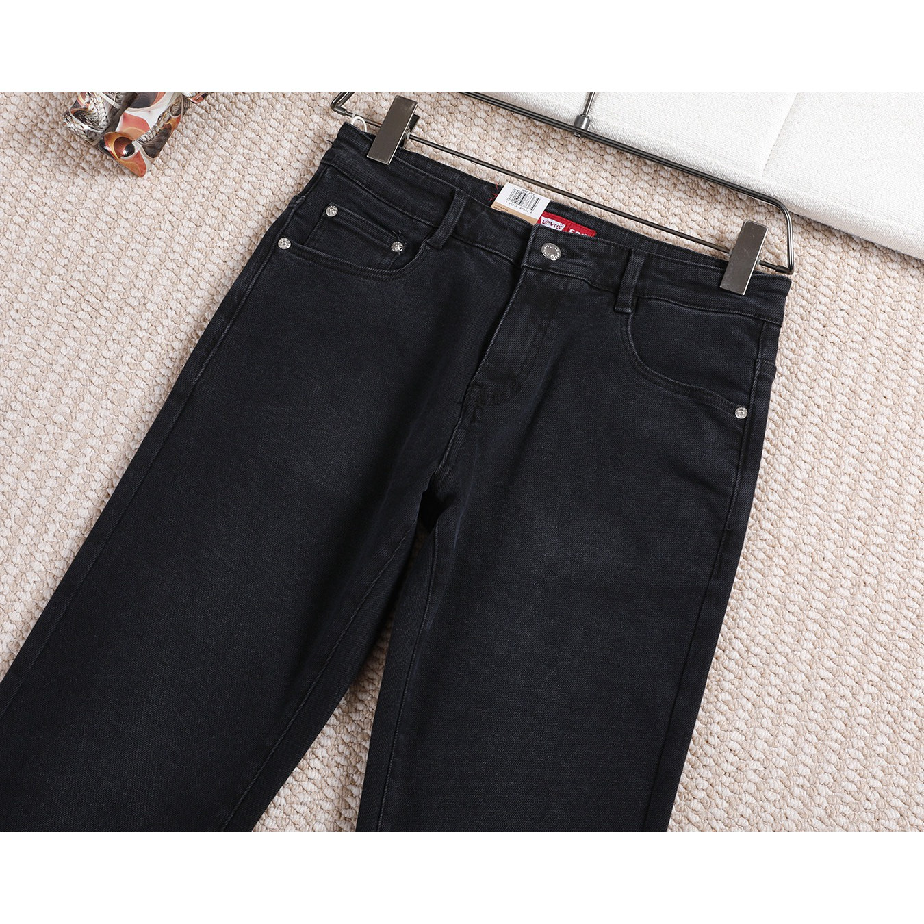 <p>&nbsp;Levi's 新款牛仔裤(6001)</p>