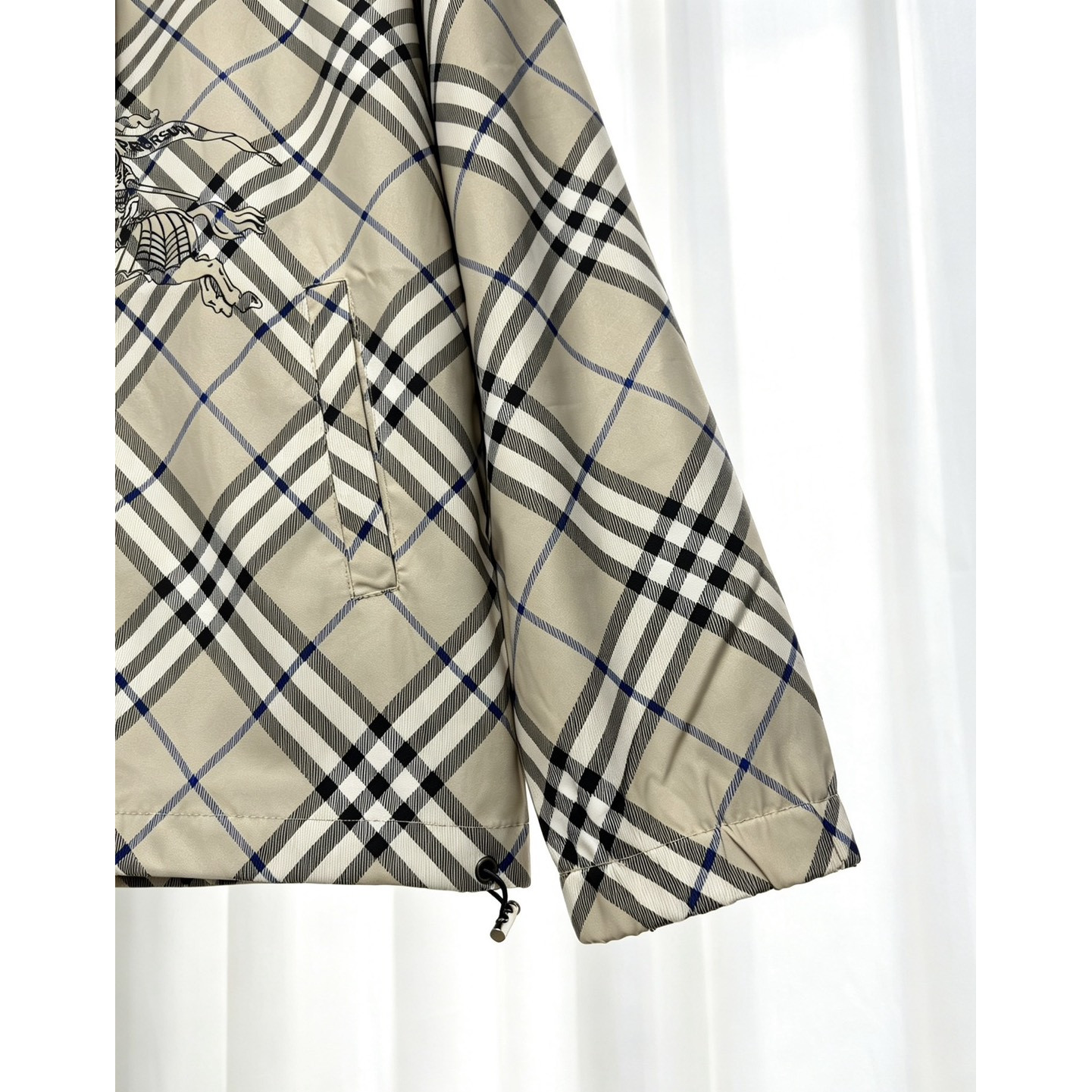 <p>Burberry 夹克外套</p>