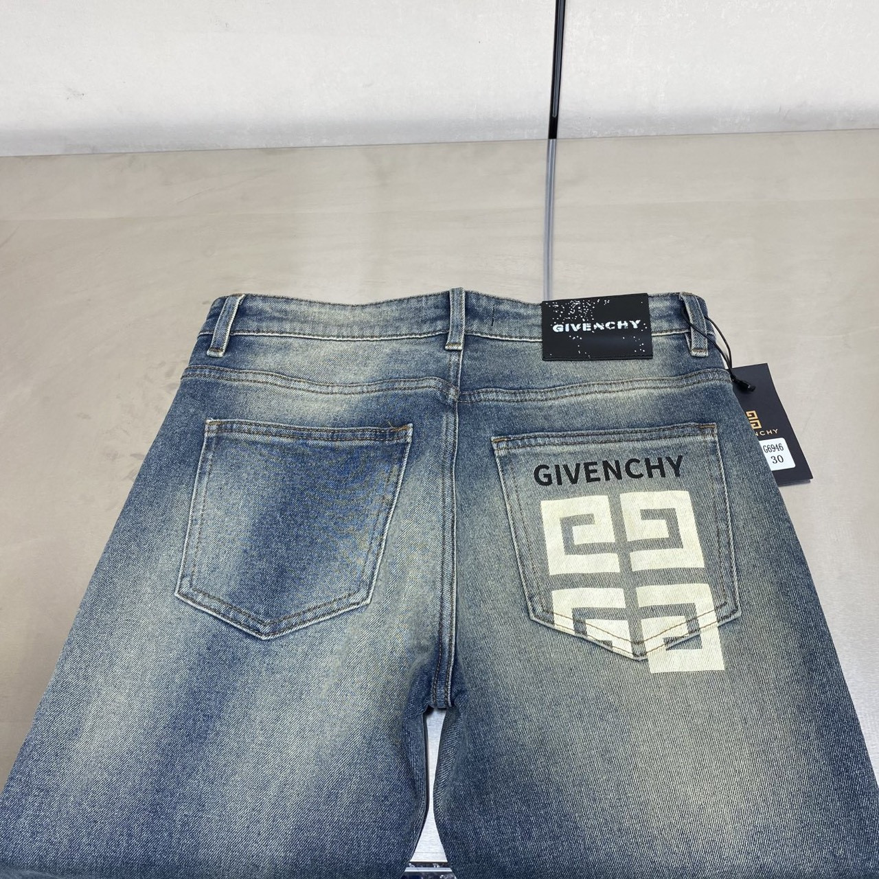 <p>GIVENCHY 丹宁水洗牛仔裤(6946)</p>