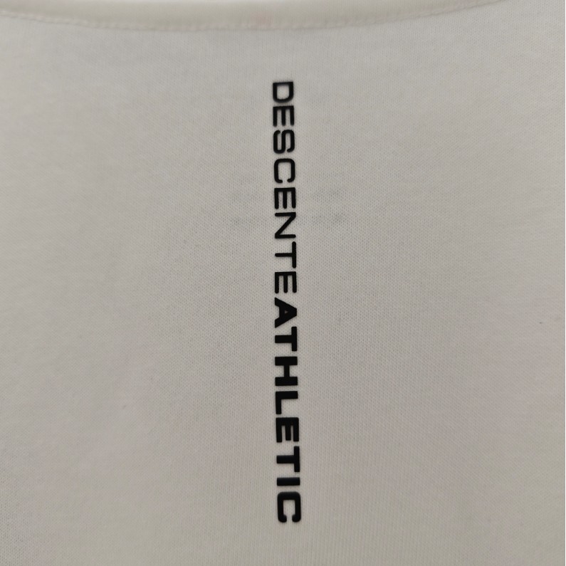<p>DESCENTE 經典款棉 T (多色可選)</p>