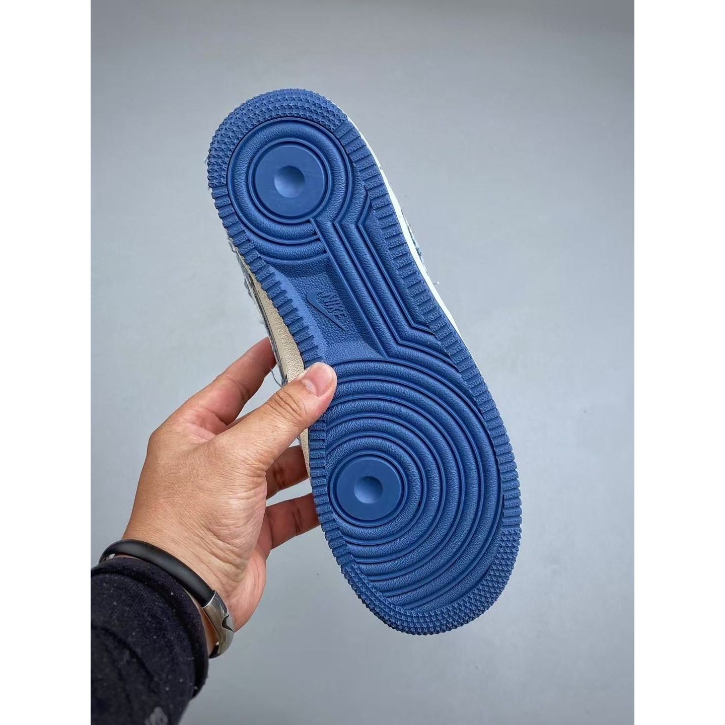 <p>Nike Air Force1 07 low 联名款(白藍)</p>
