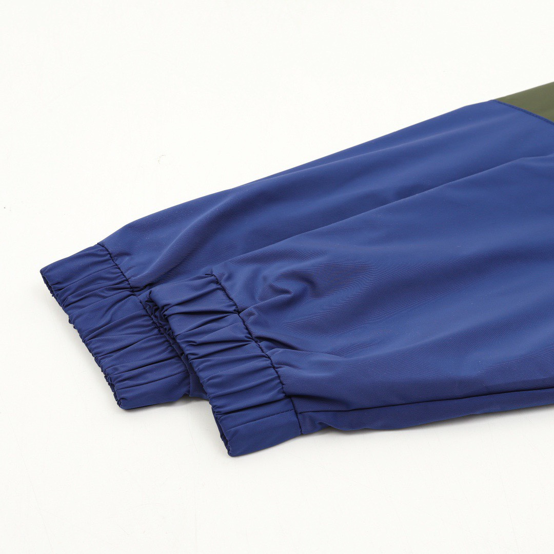 <p>Balenciaga 拼接徽标夹克外套(藍)</p>